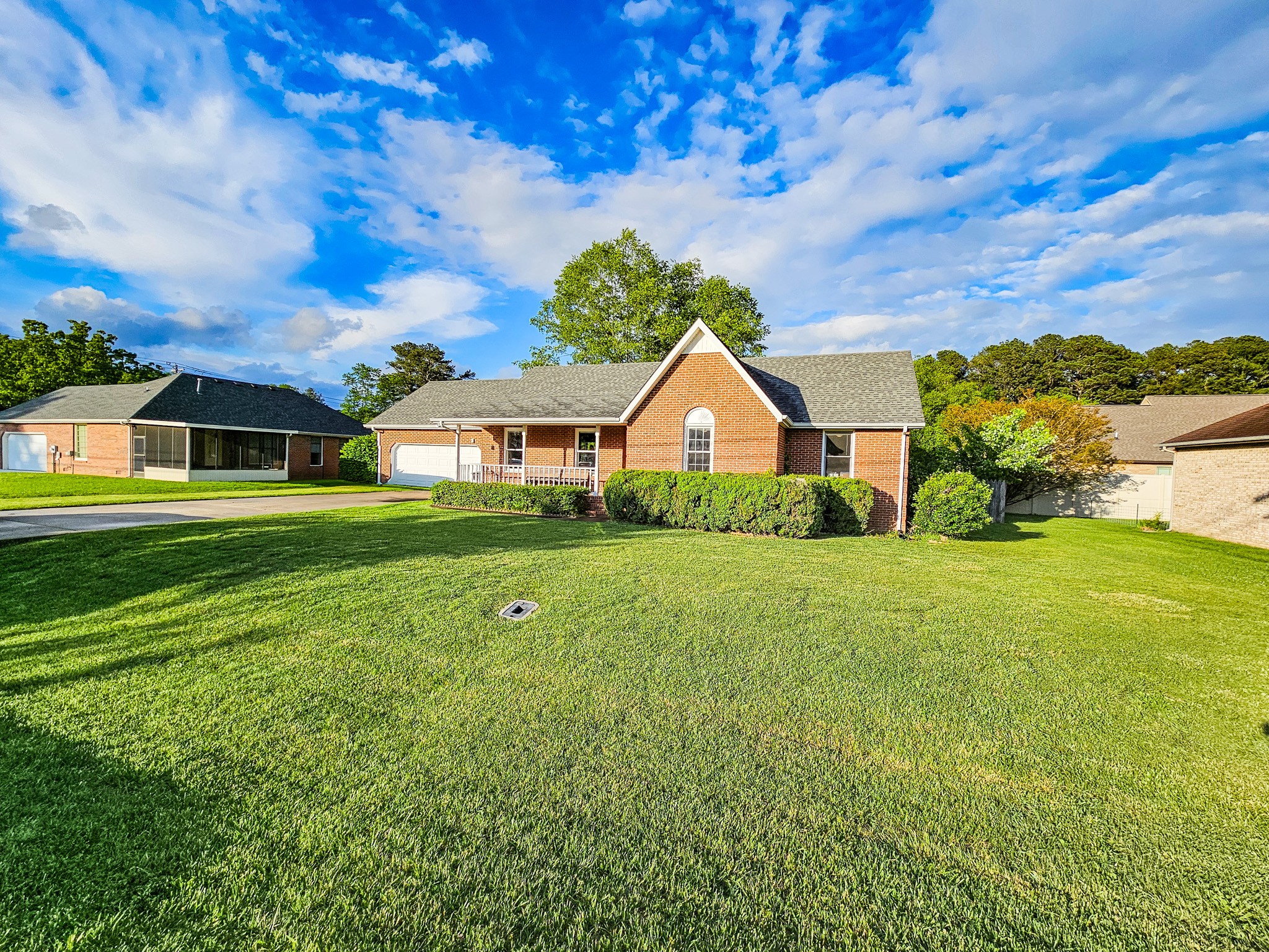 103 Hillcrest Dr