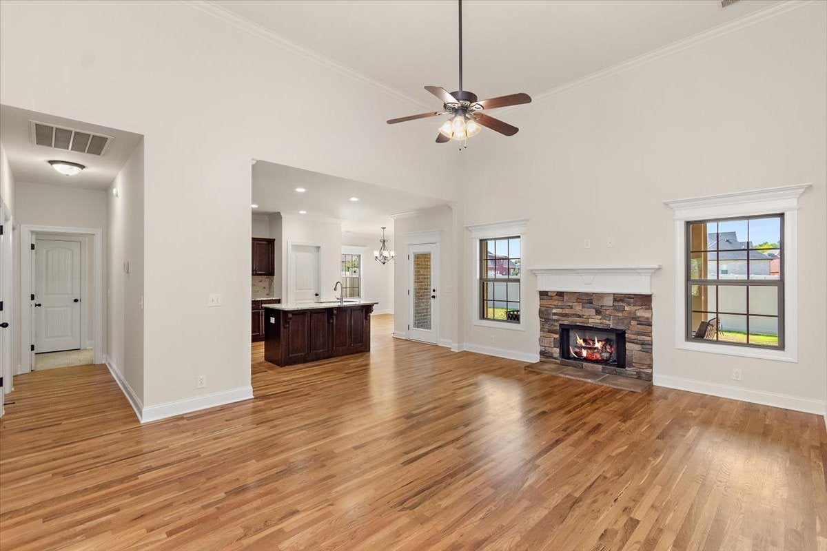 5233 Honeybee Dr