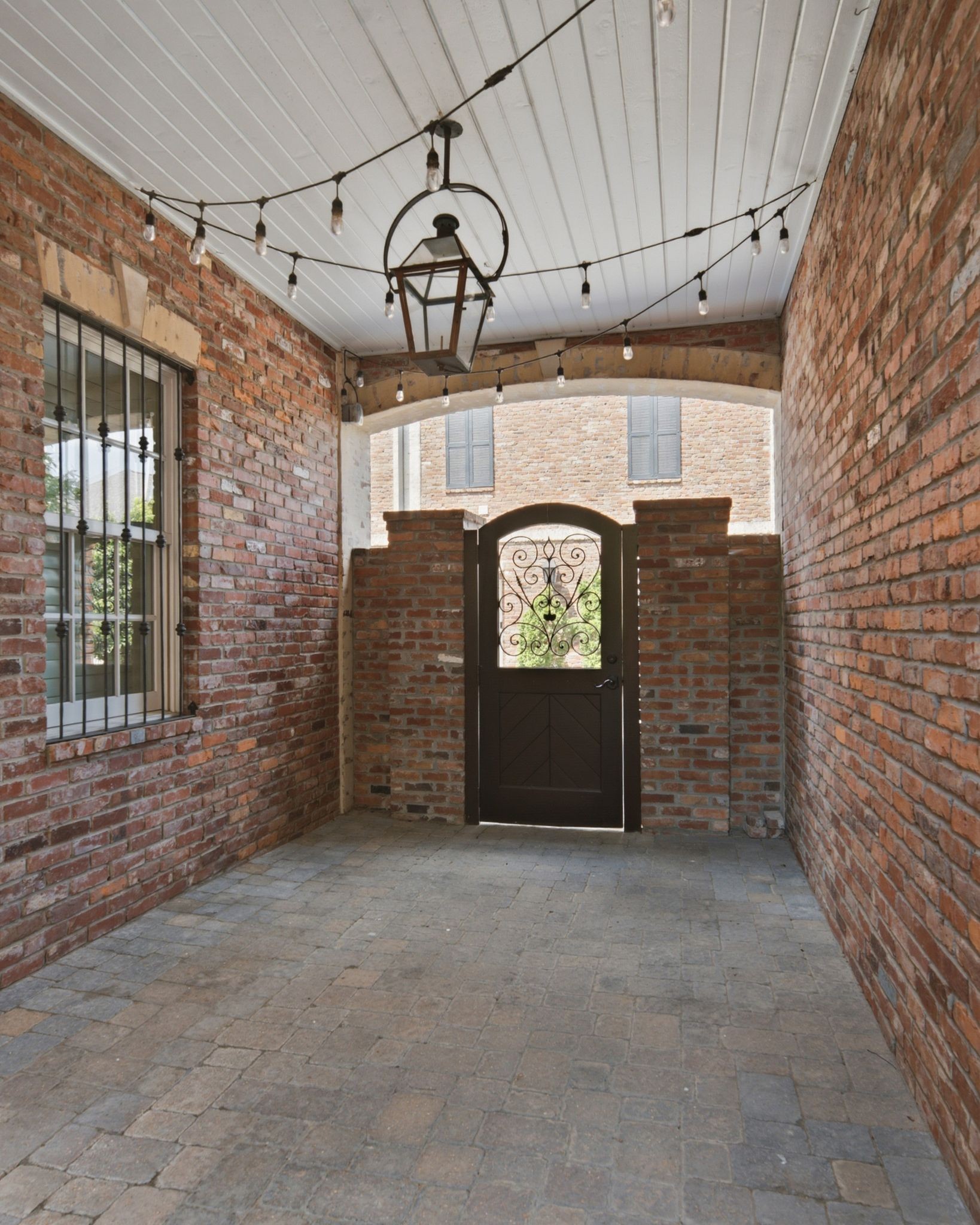 112 West End Close