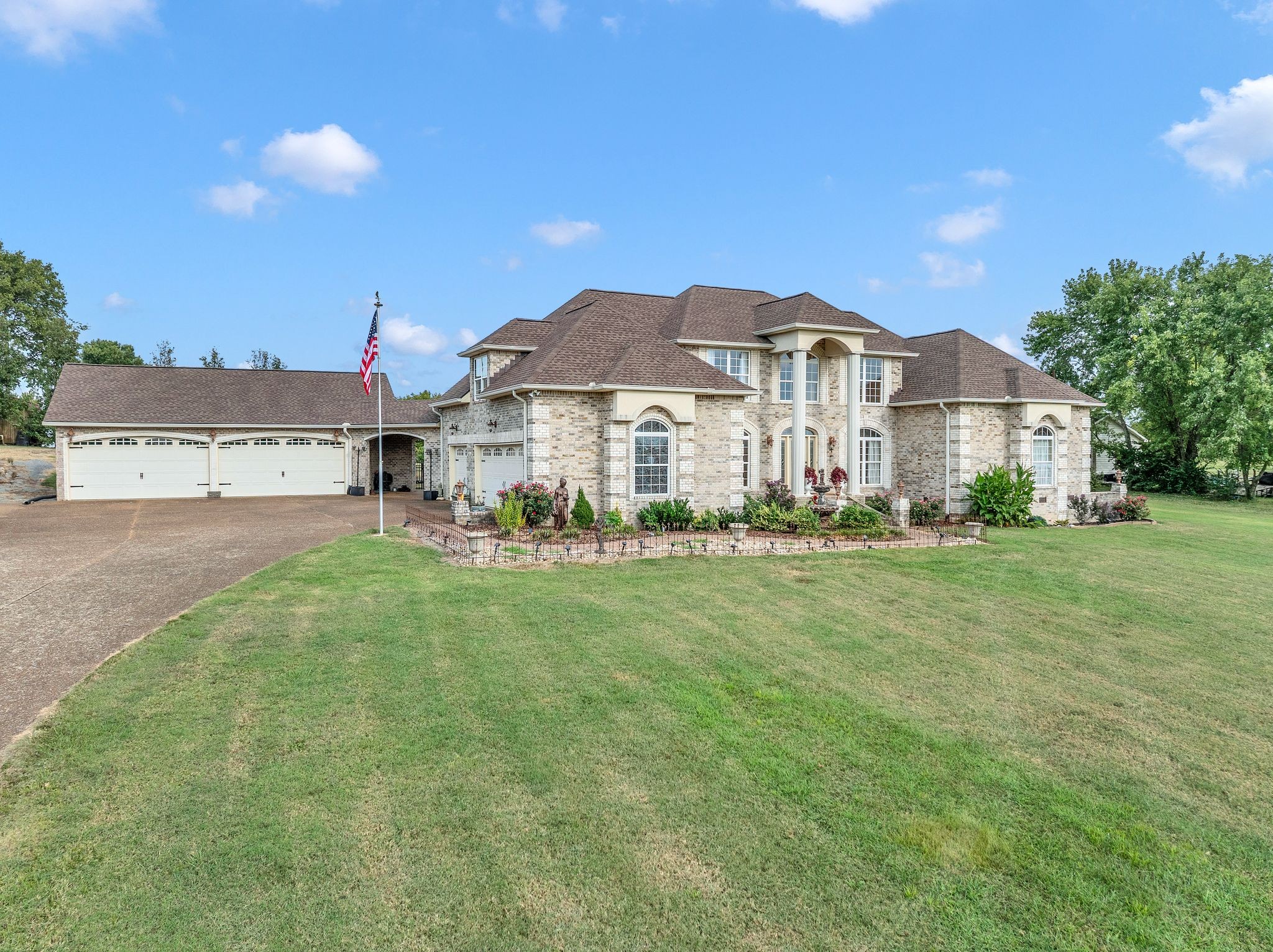 1011 Robertson Rd