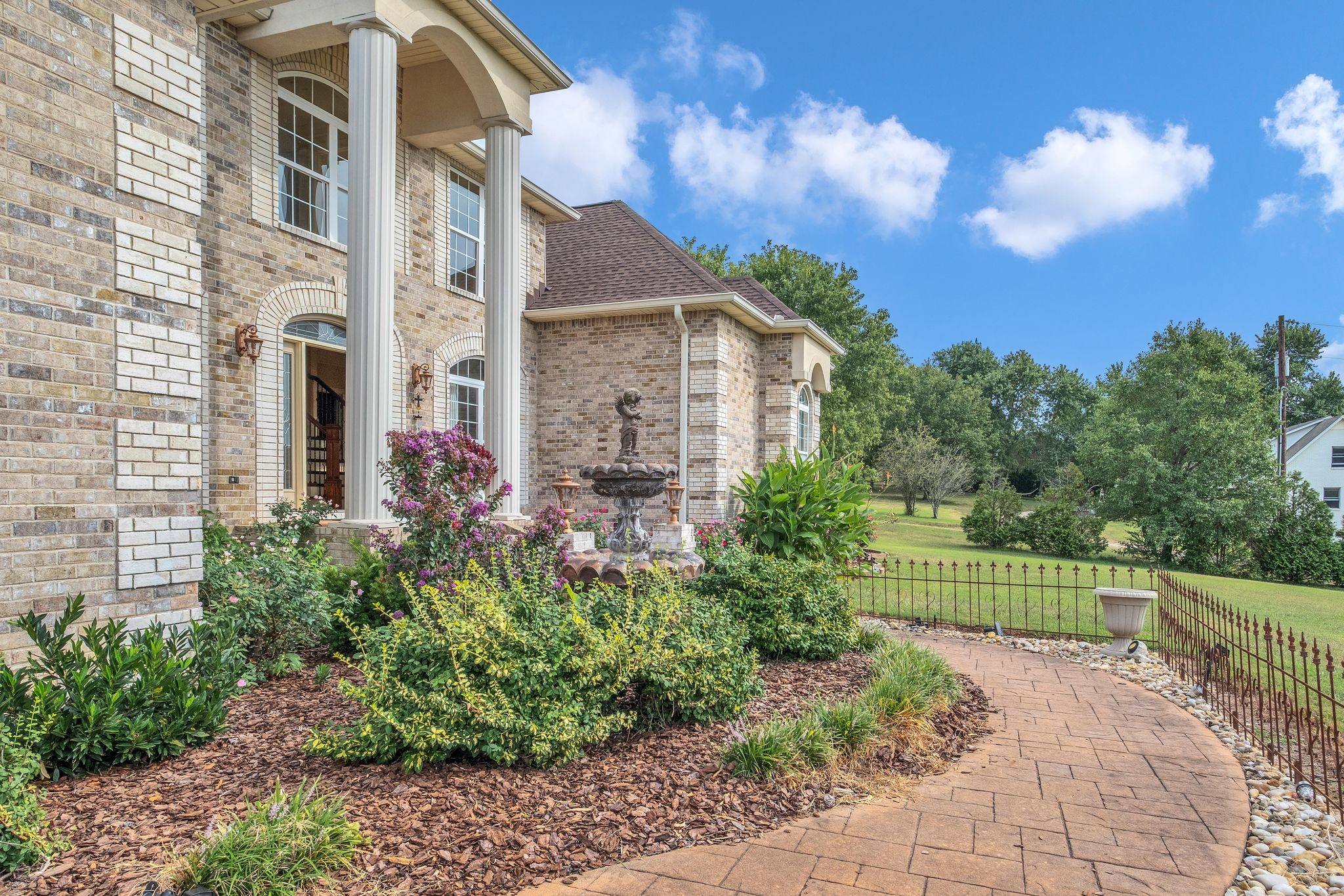 1011 Robertson Rd
