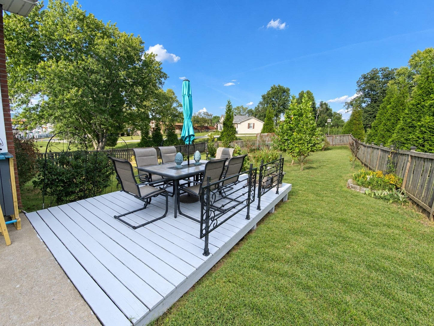 301 Locust Rd
