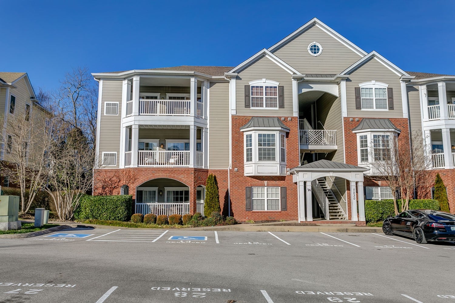 2-bed condo for sale in Nashville, TN 37211, 7230 Althorp Way W 5 7230 Althorp Way W 5, Nashville TN 37211 2-bed condo, photo 2 of 22