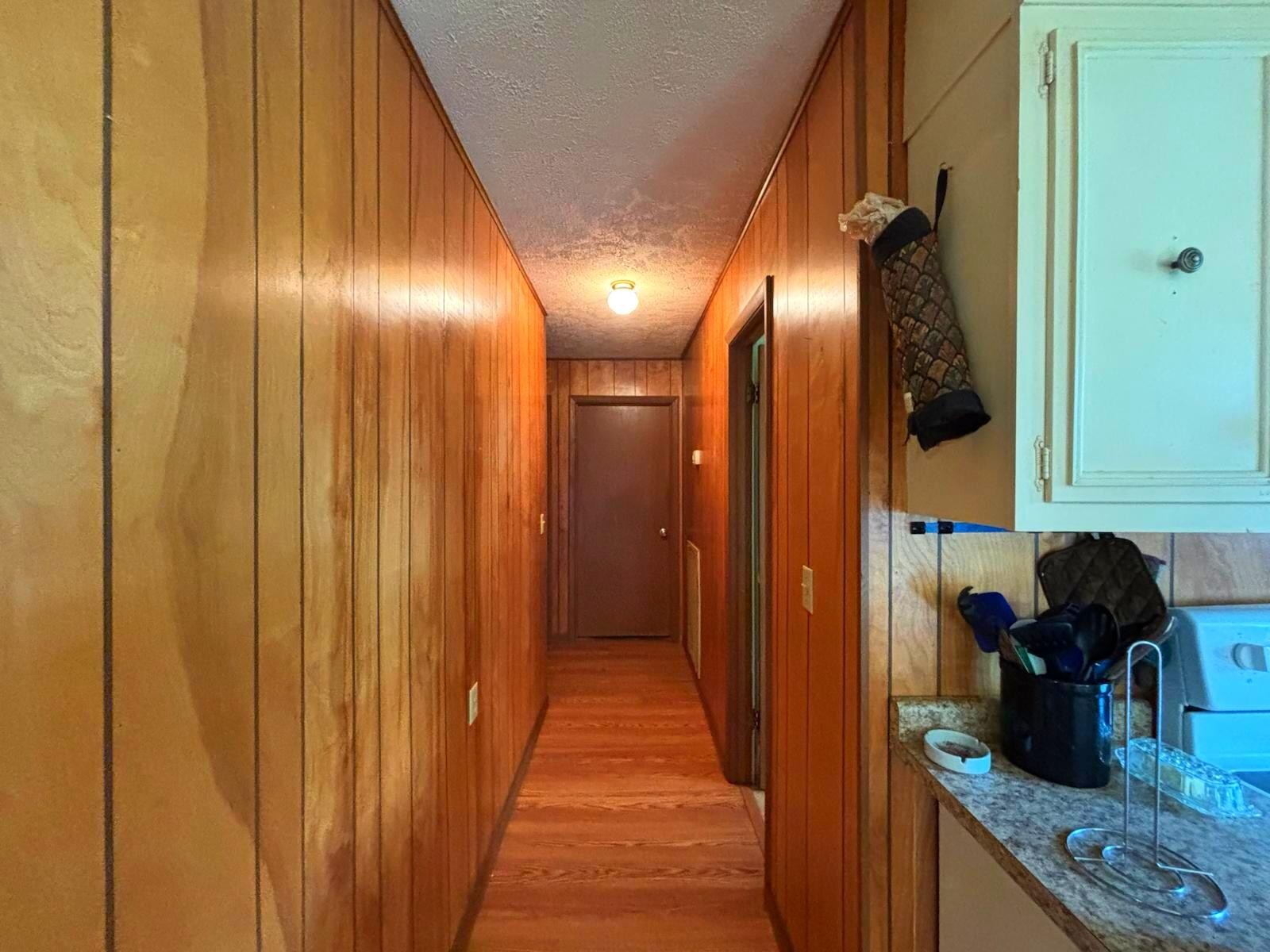 108 Larissa ST