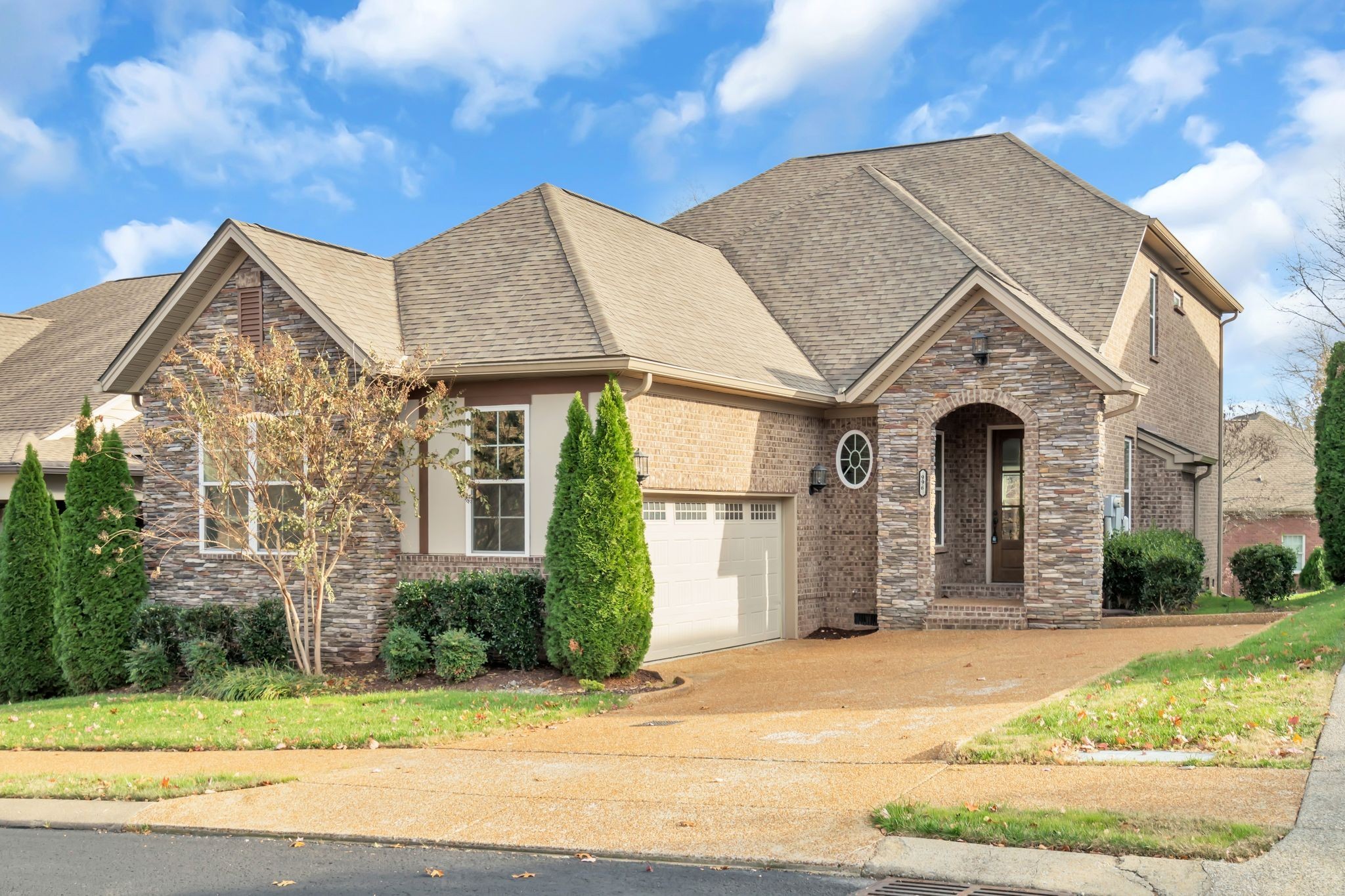 996 Golf Club Ln E