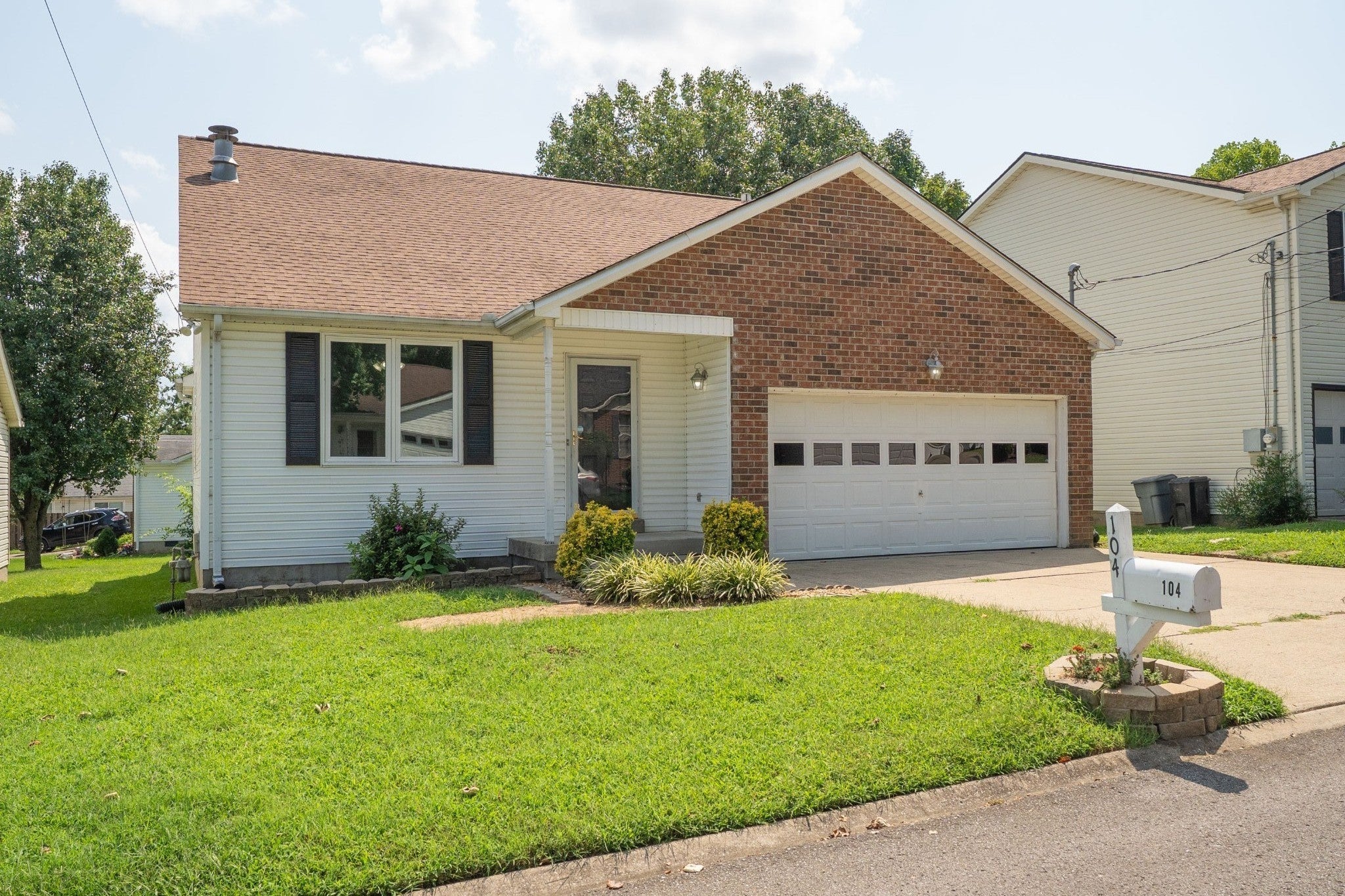 104 Edgehill Ln