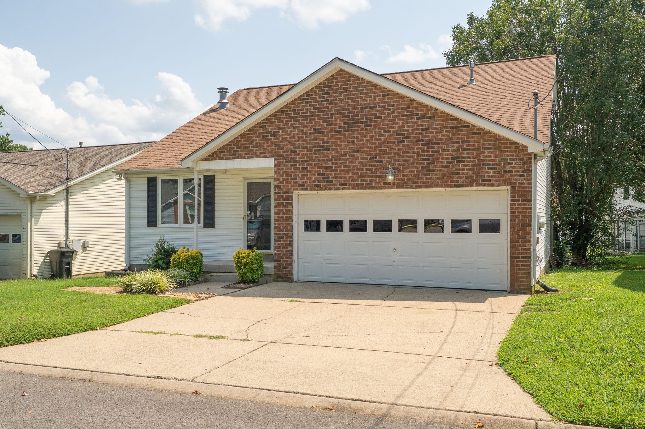 104 Edgehill Ln