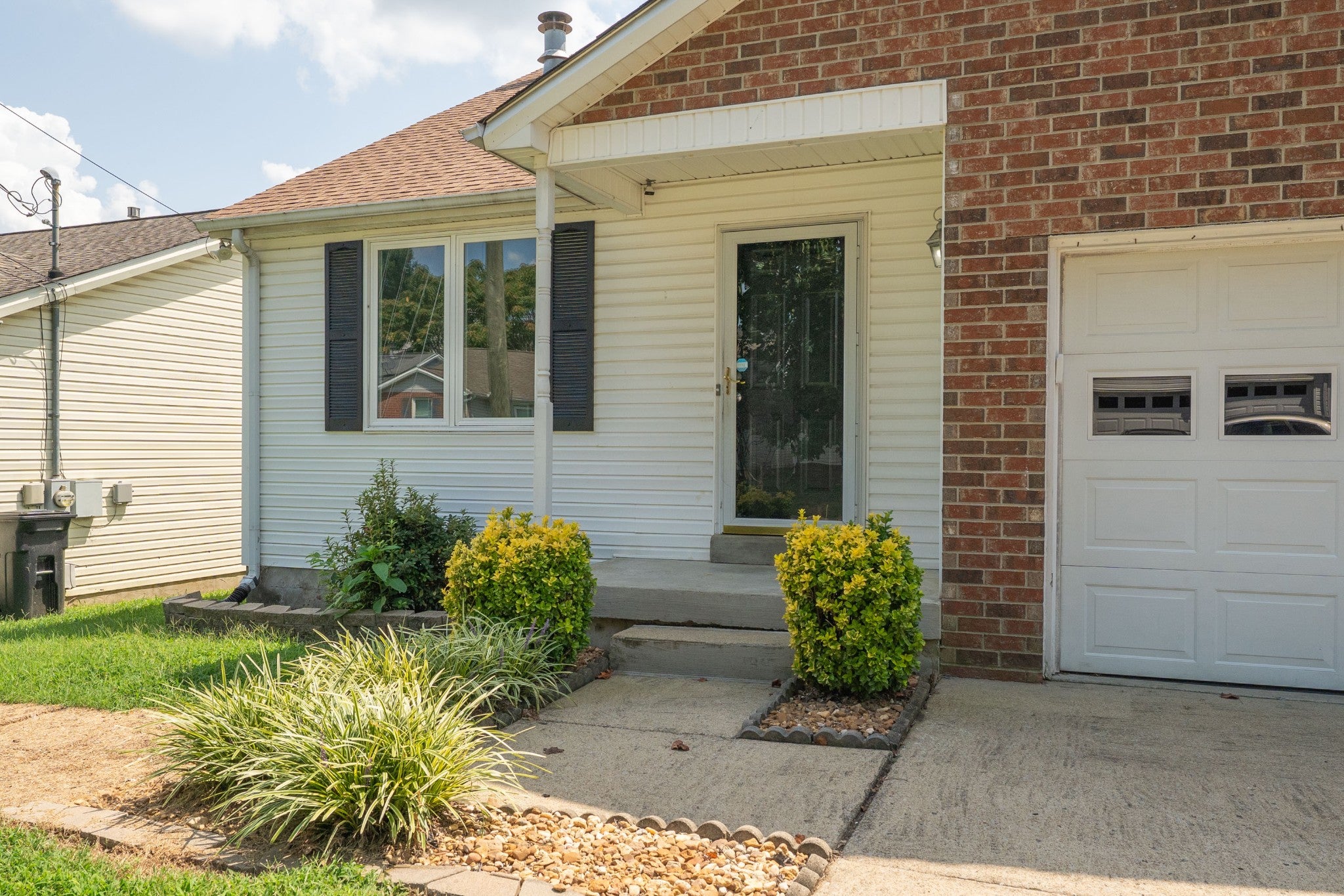 104 Edgehill Ln