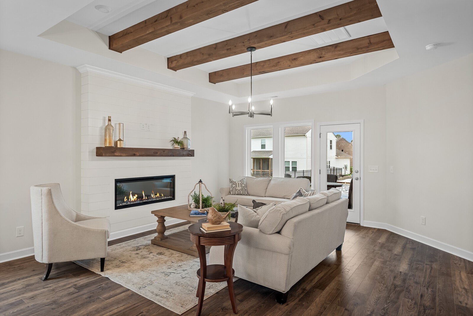 1925 Hildebrand Lane