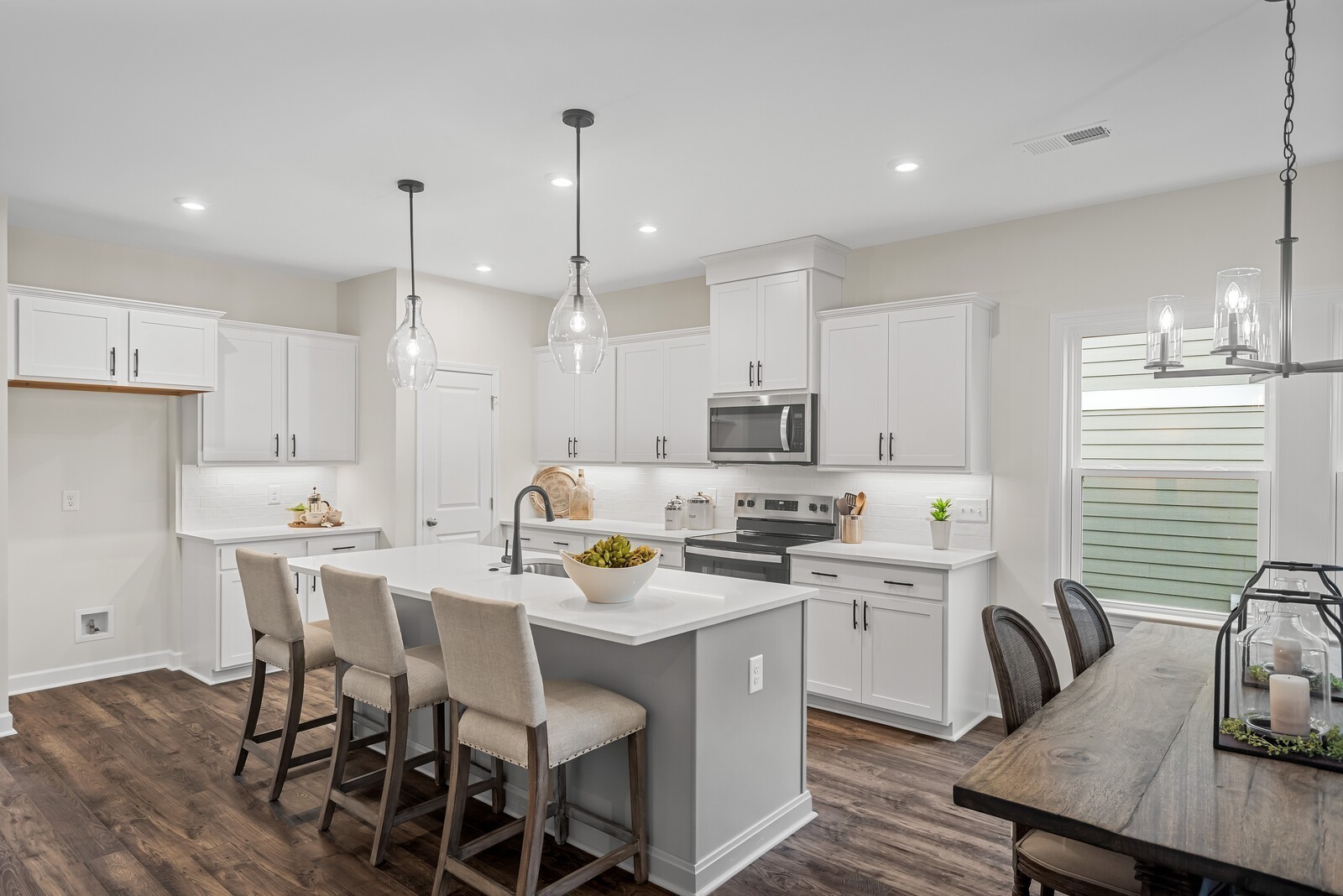 1925 Hildebrand Lane