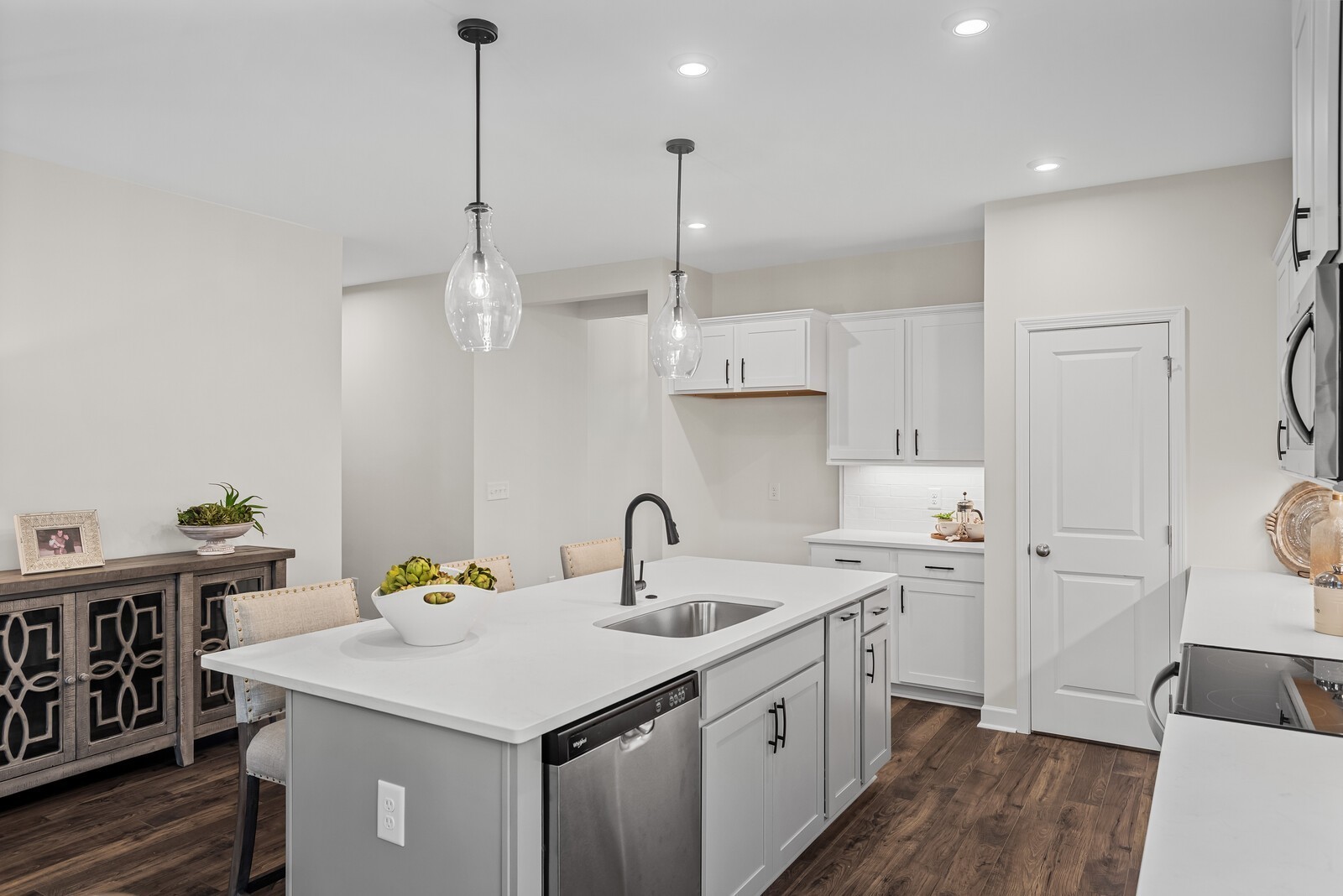 1925 Hildebrand Lane