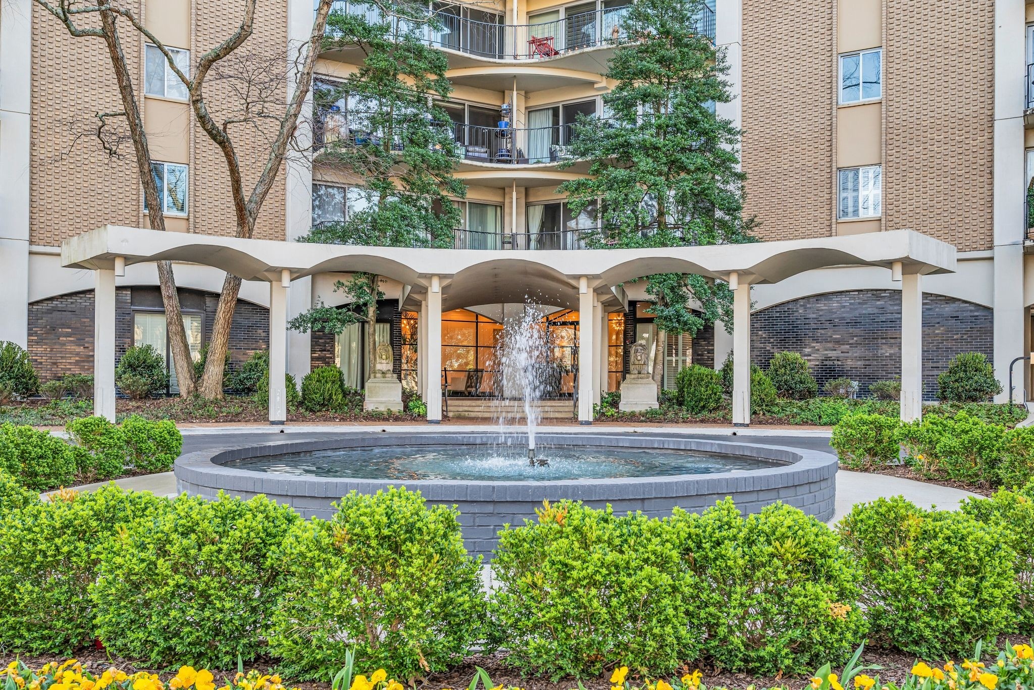 4215 Harding Pike 402