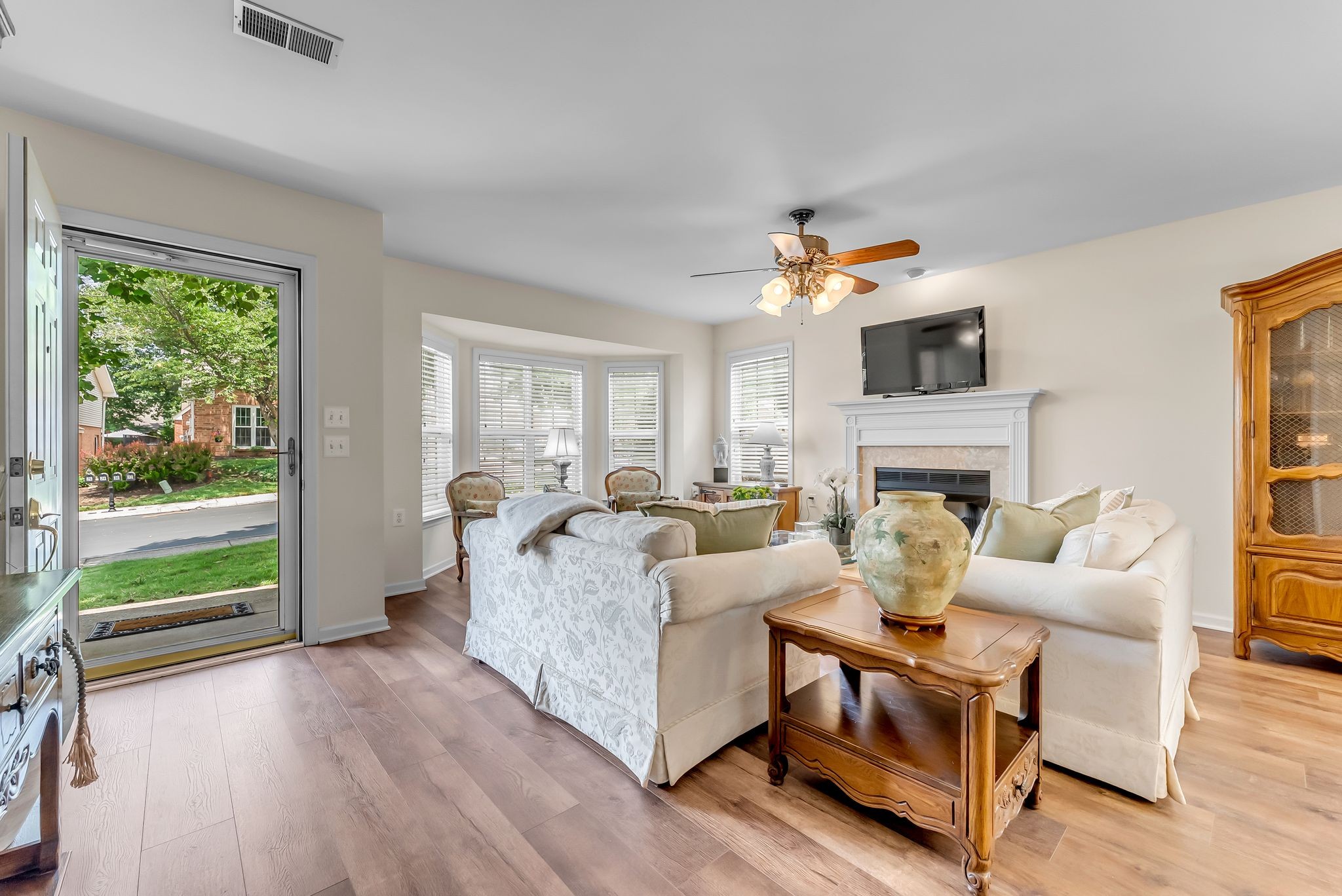 33 Holland Park Ln