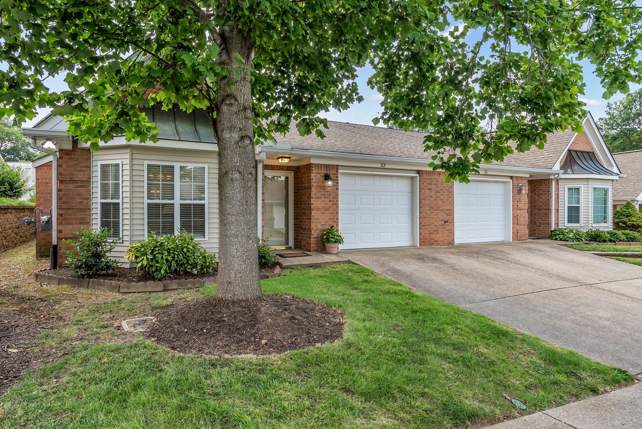 33 Holland Park Ln