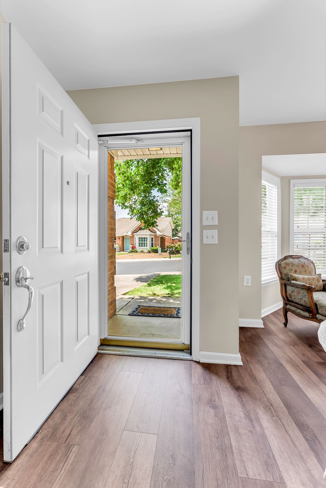 33 Holland Park Ln