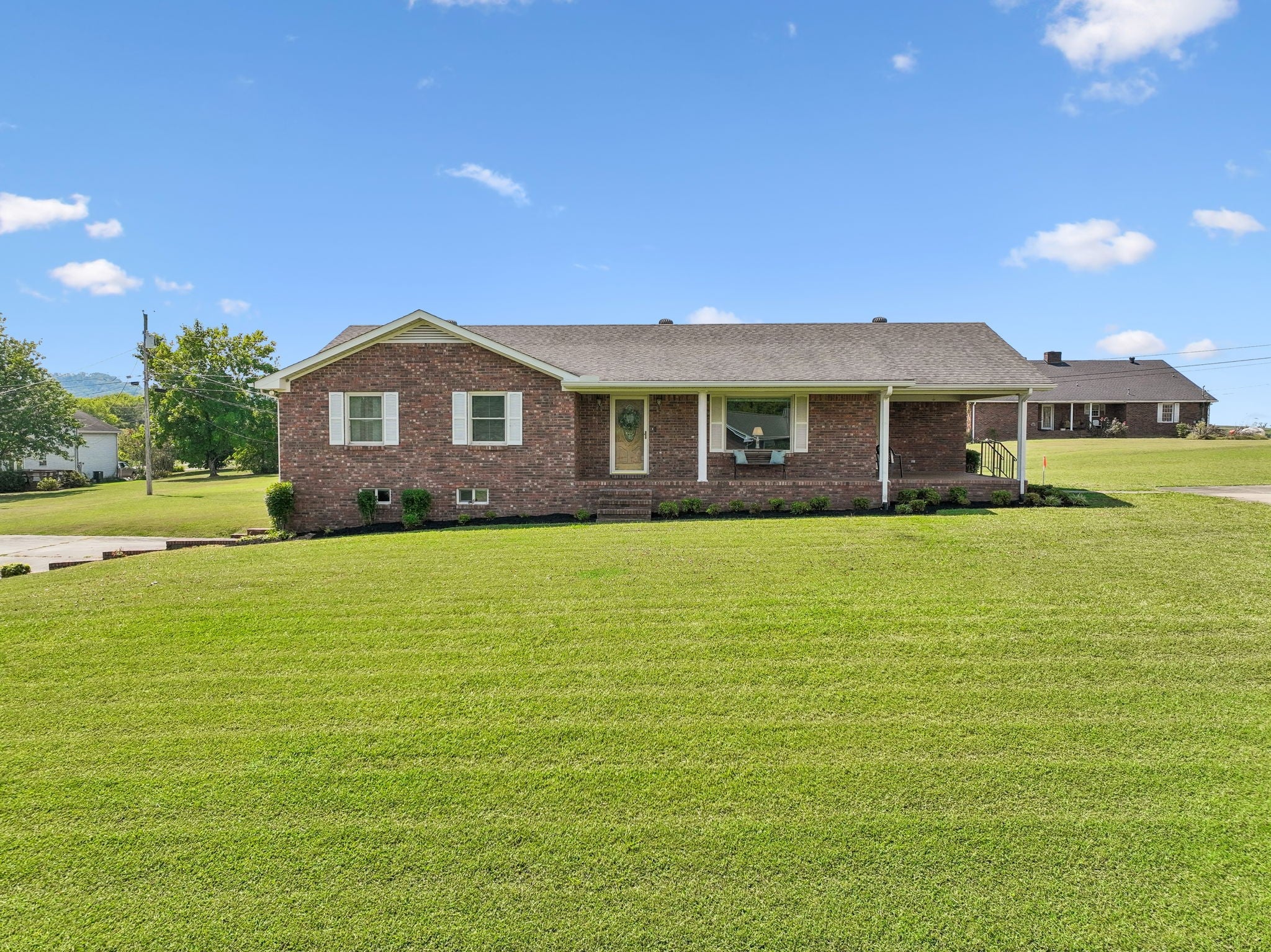 11 Hills Dale Ln W