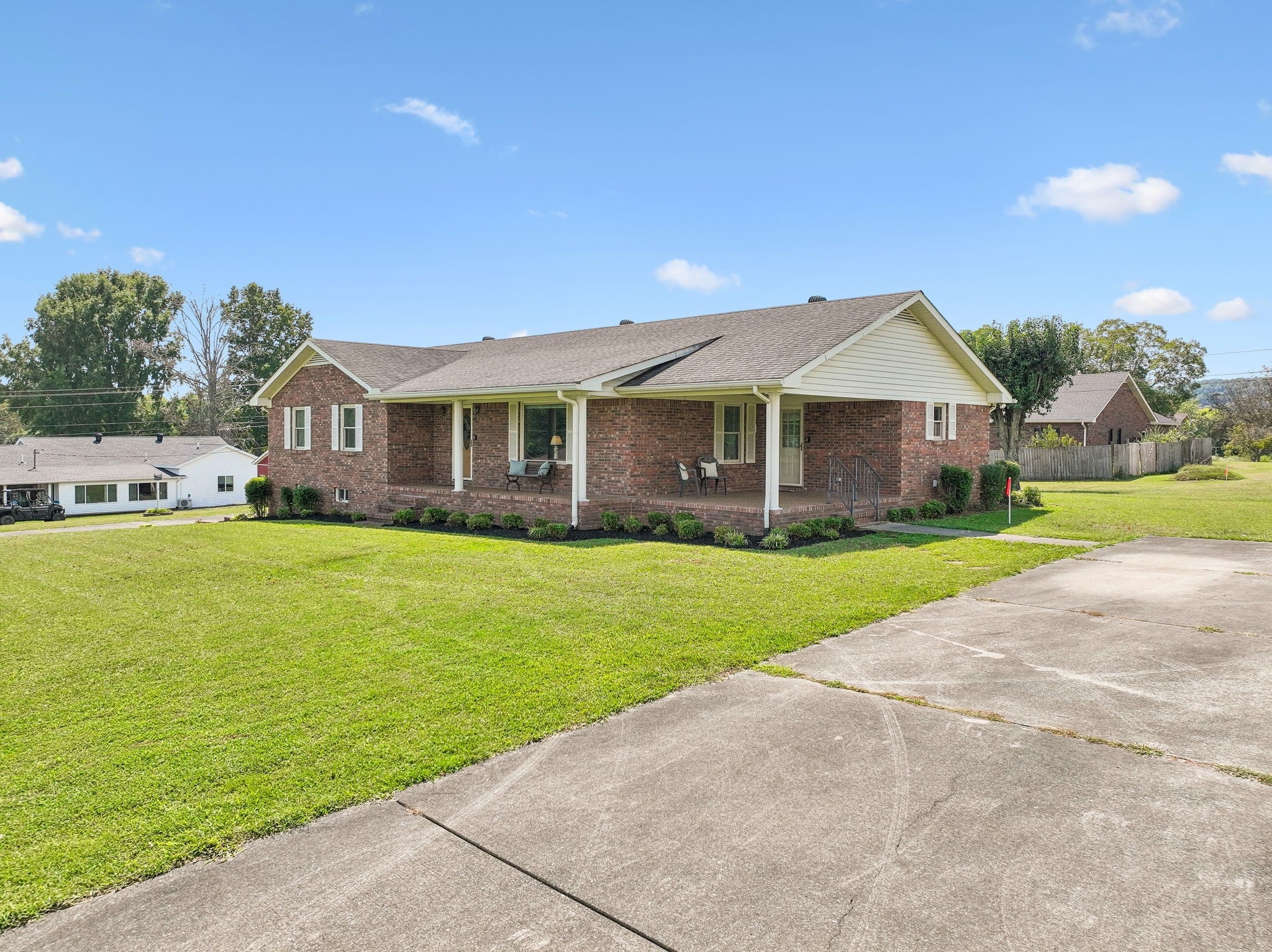 11 Hills Dale Ln W