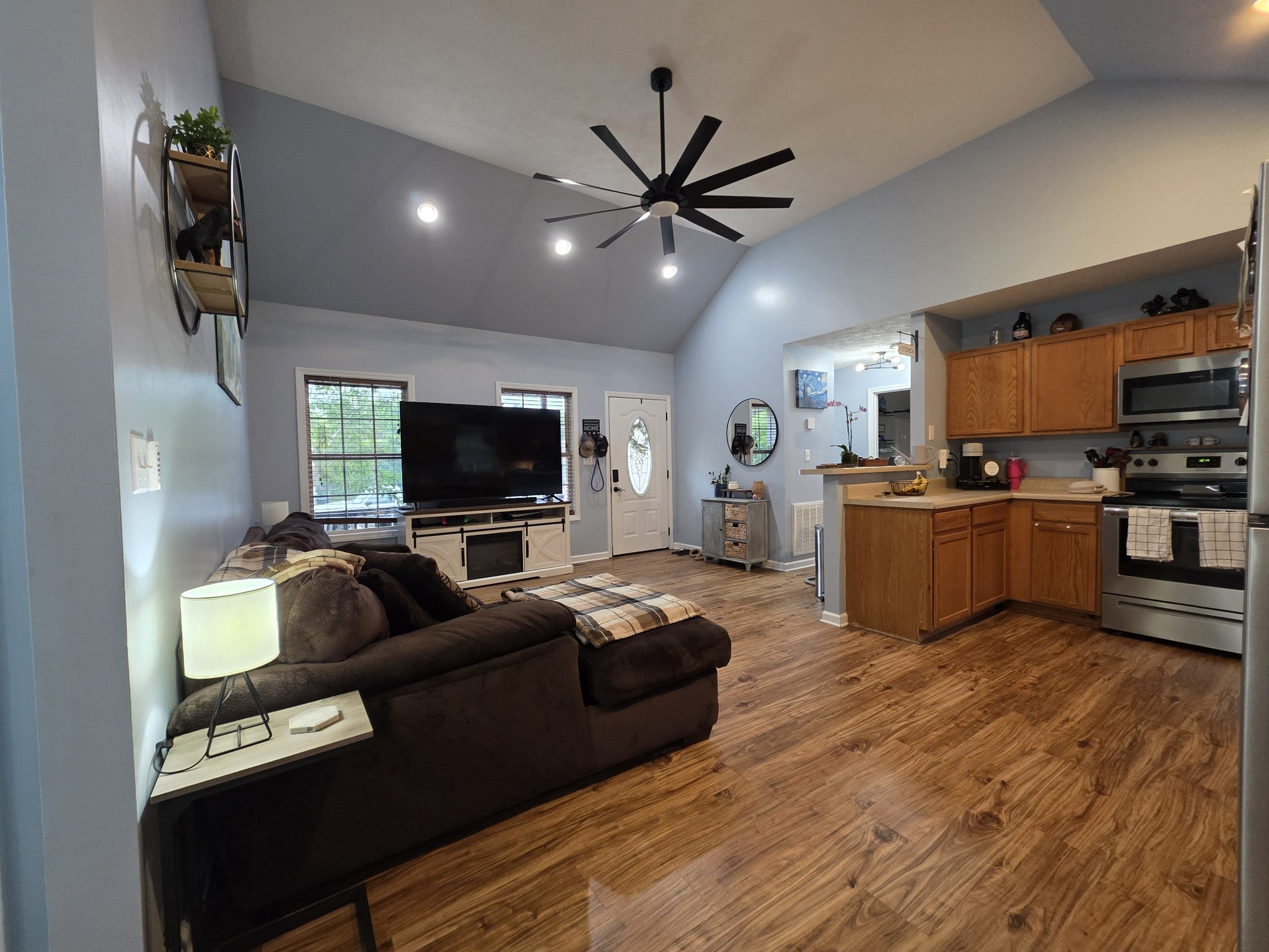 112 Lee Ln