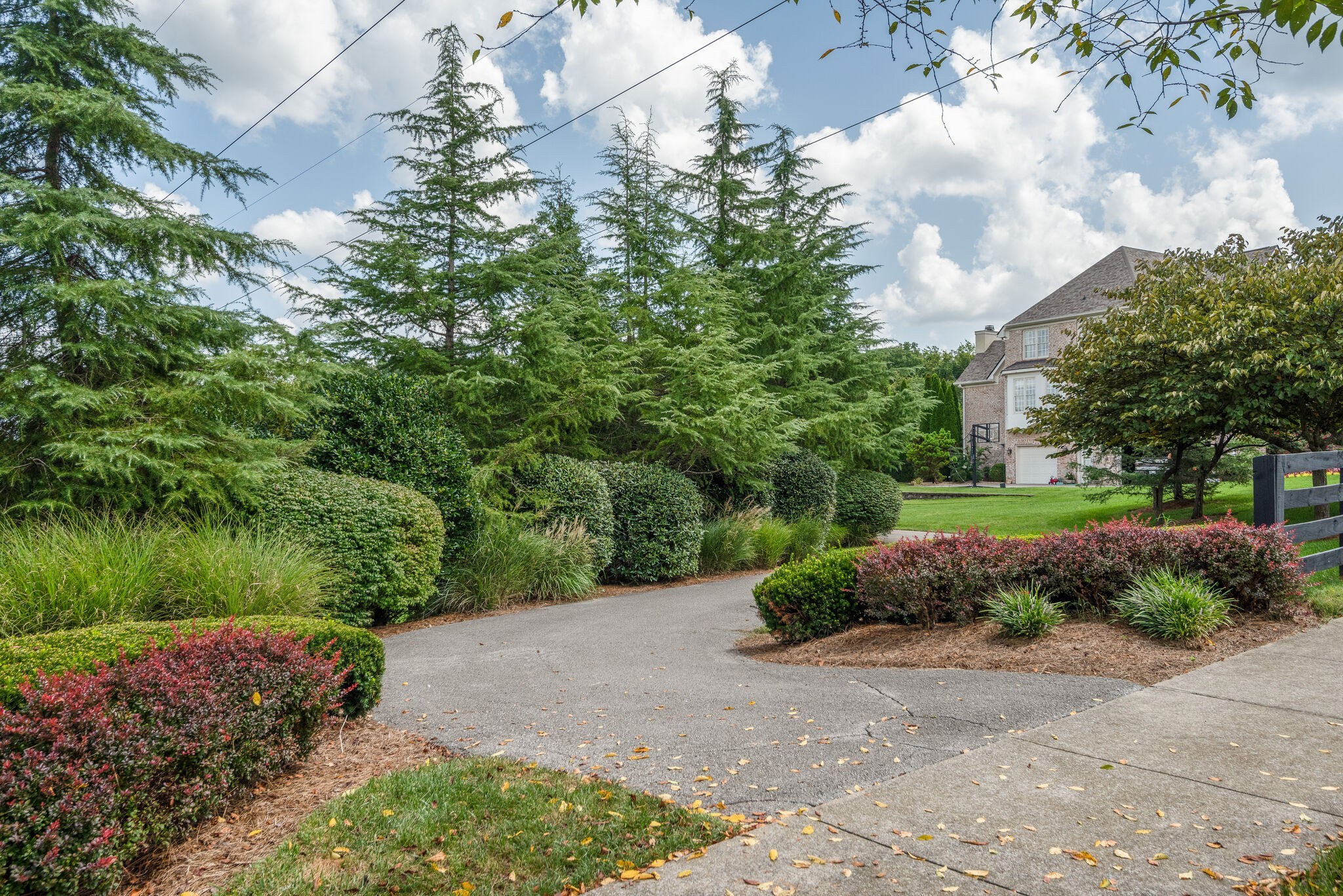 1728 Surrey Dr