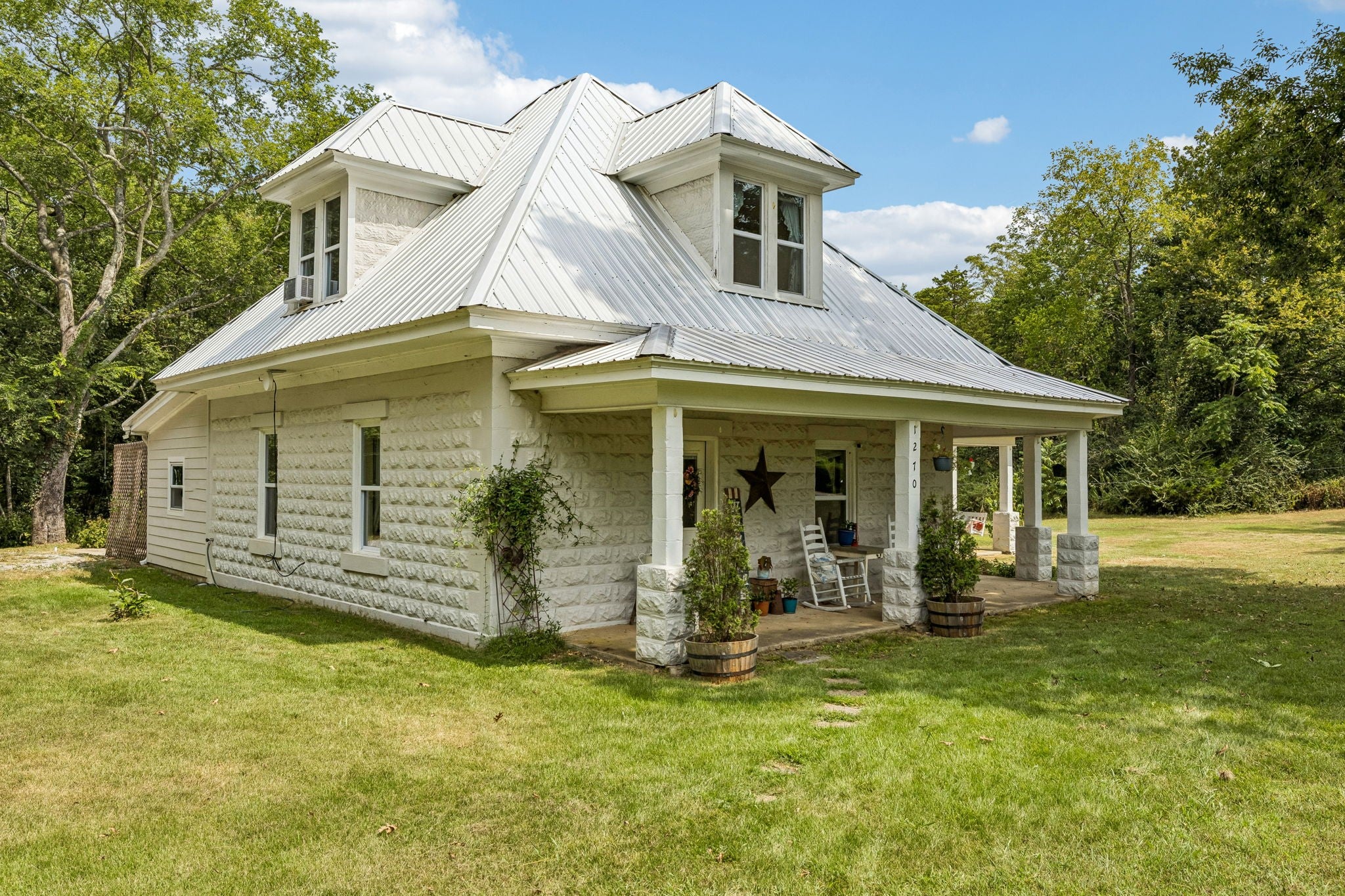 1270 Spence Ln