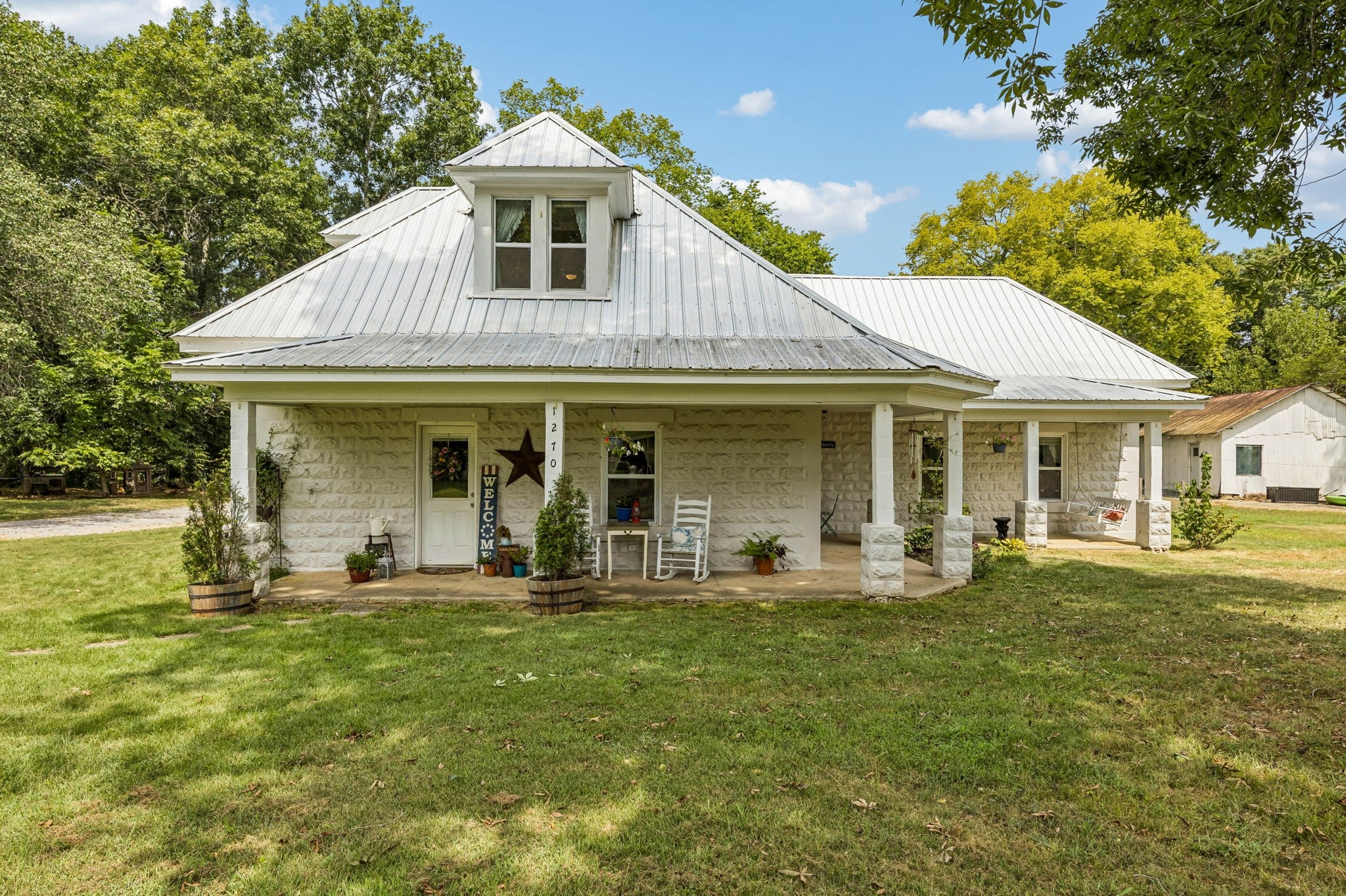 1270 Spence Ln