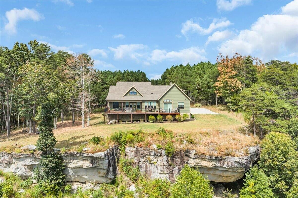 665 Crockett Loop