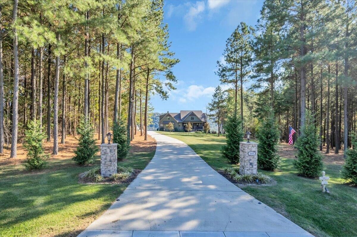 665 Crockett Loop