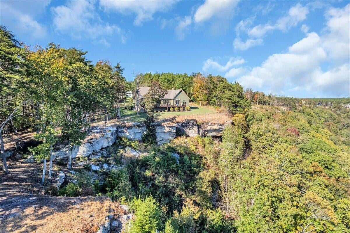 665 Crockett Loop