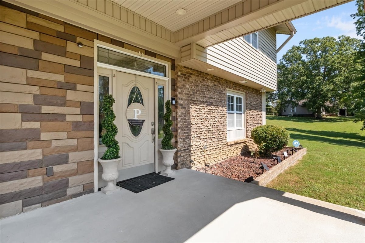 110 Carriage House Dr