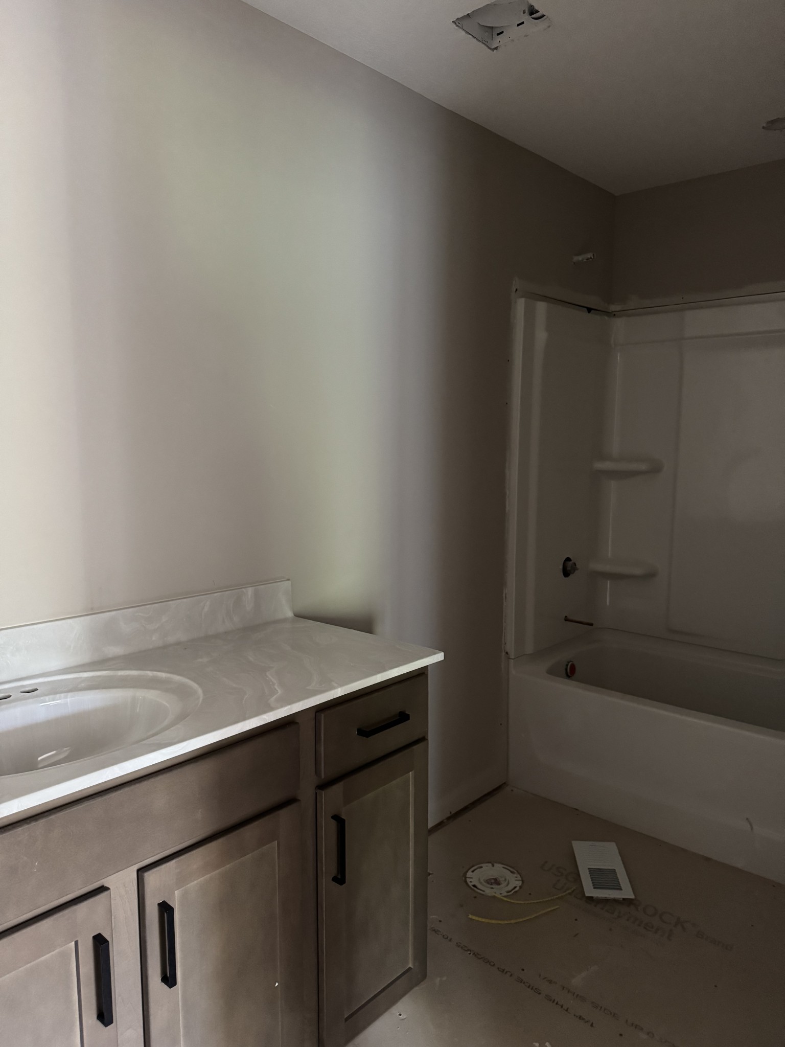 Clarksville, Tennessee 37042, United States, 3 Bedrooms Bedrooms, ,3 BathroomsBathrooms,Residential,Active,195988