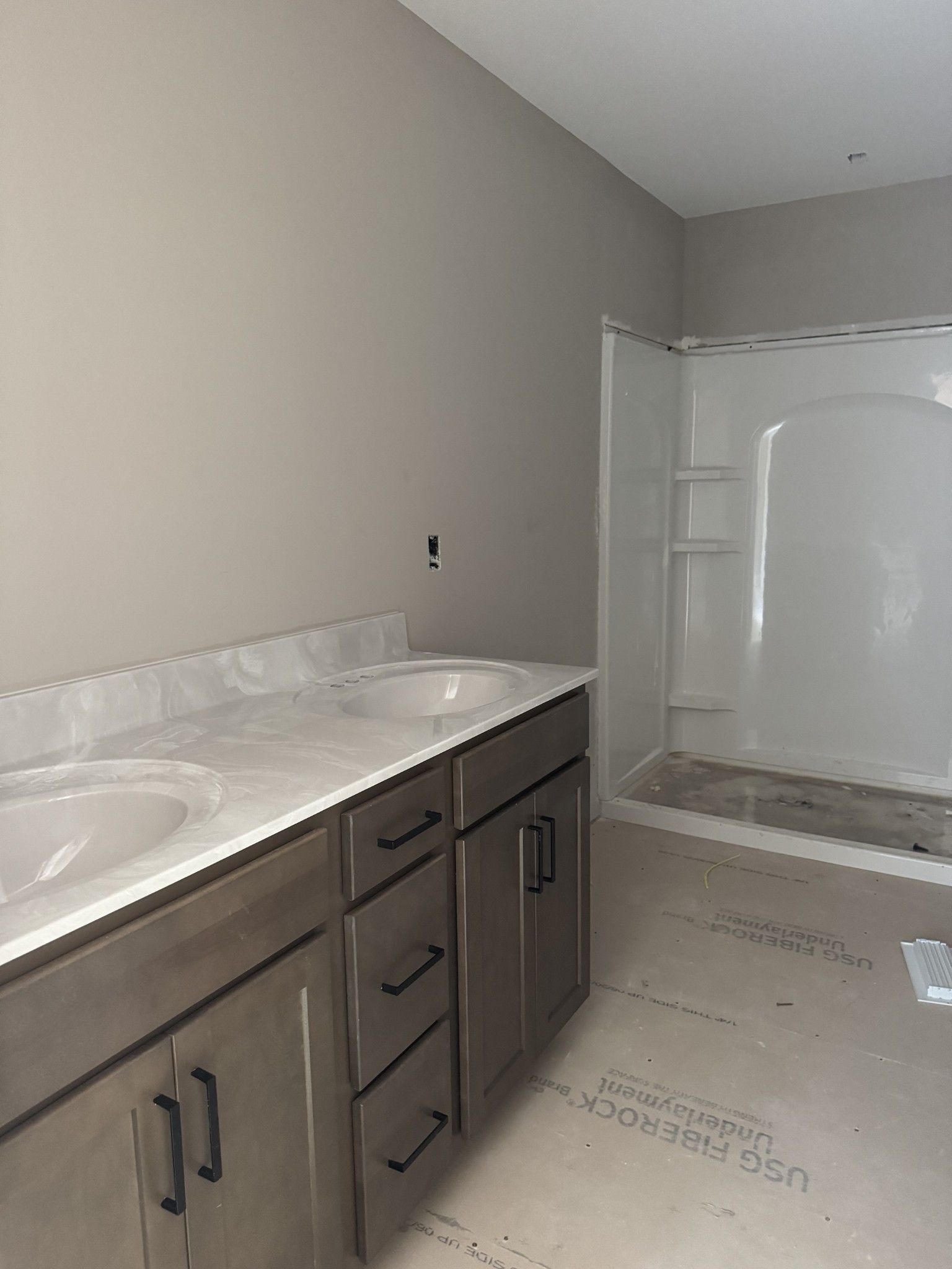 Clarksville, Tennessee 37042, United States, 3 Bedrooms Bedrooms, ,3 BathroomsBathrooms,Residential,Active,195988