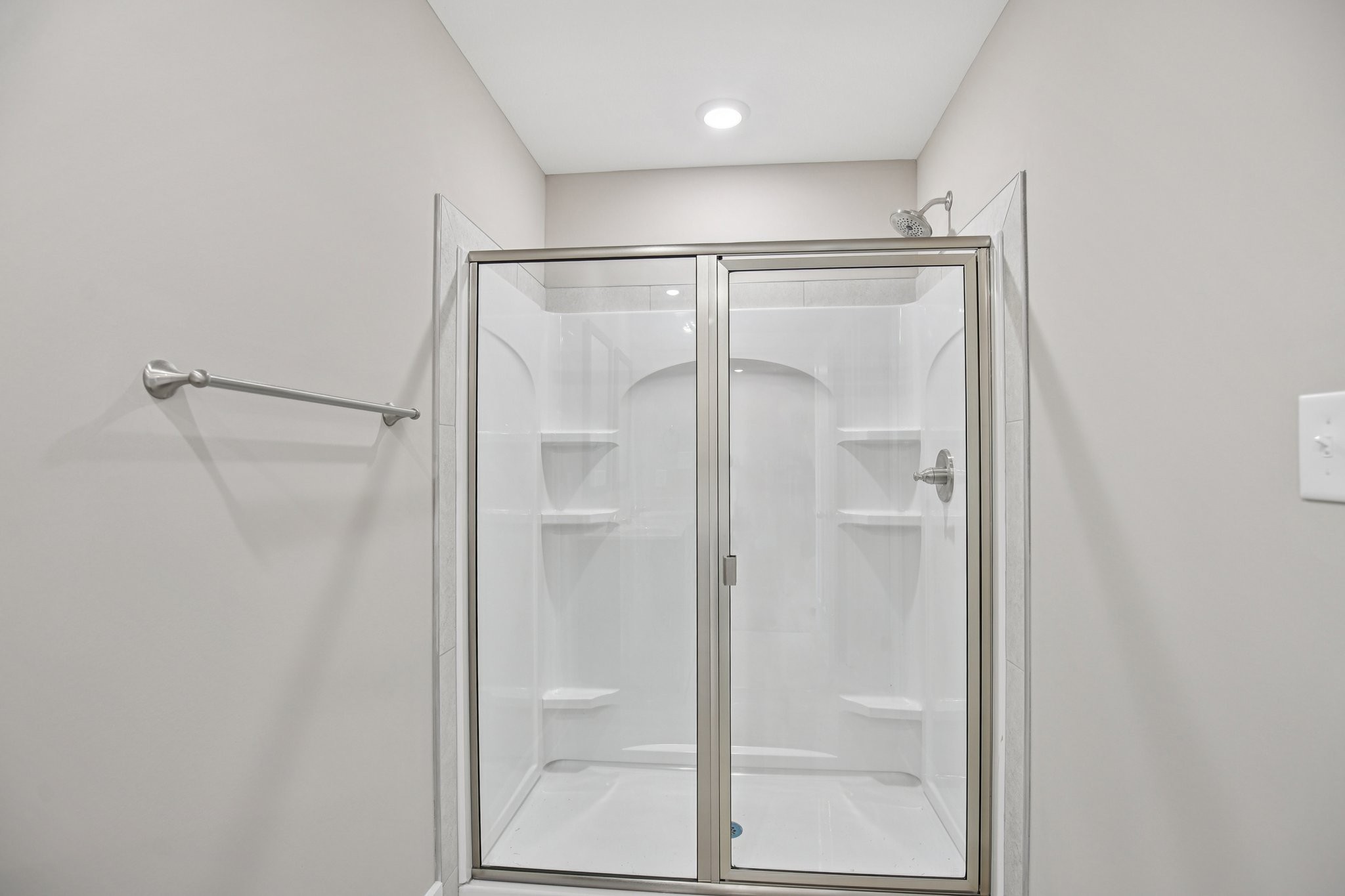 Clarksville, Tennessee 37042, United States, 3 Bedrooms Bedrooms, ,3 BathroomsBathrooms,Residential,Active,195988