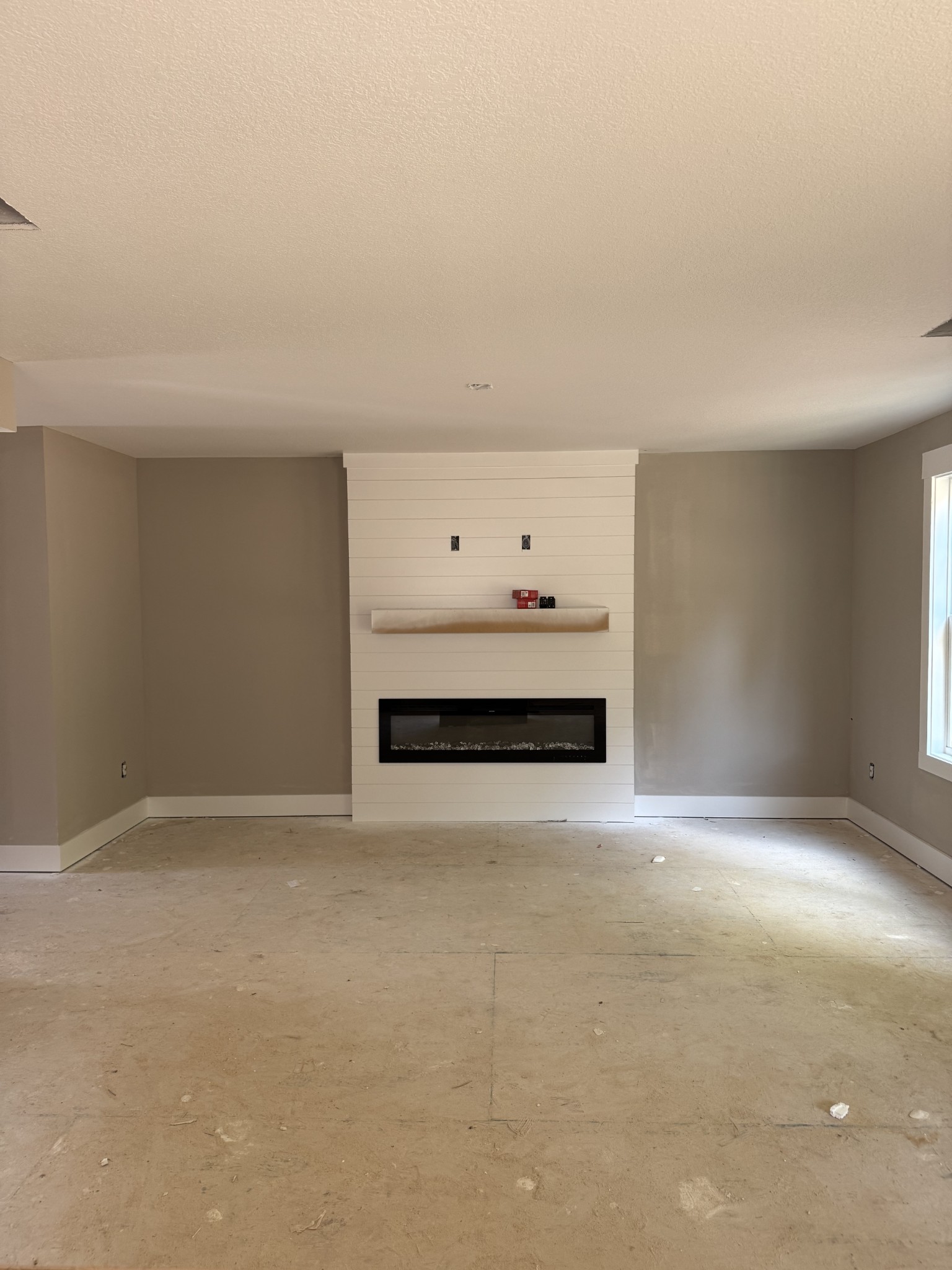 Clarksville, Tennessee 37042, United States, 3 Bedrooms Bedrooms, ,3 BathroomsBathrooms,Residential,Active,195988