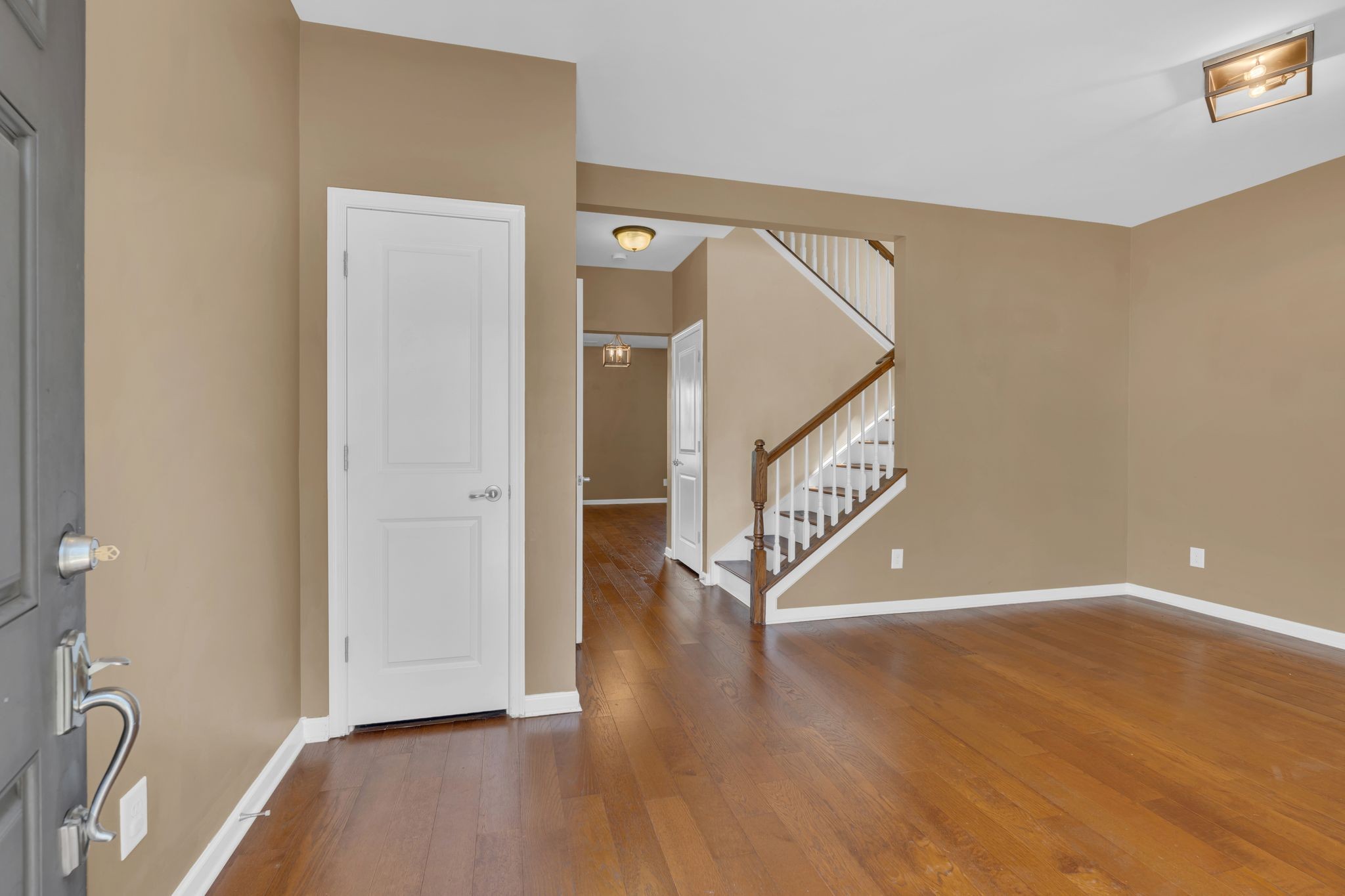 1240 Scarcroft Ln