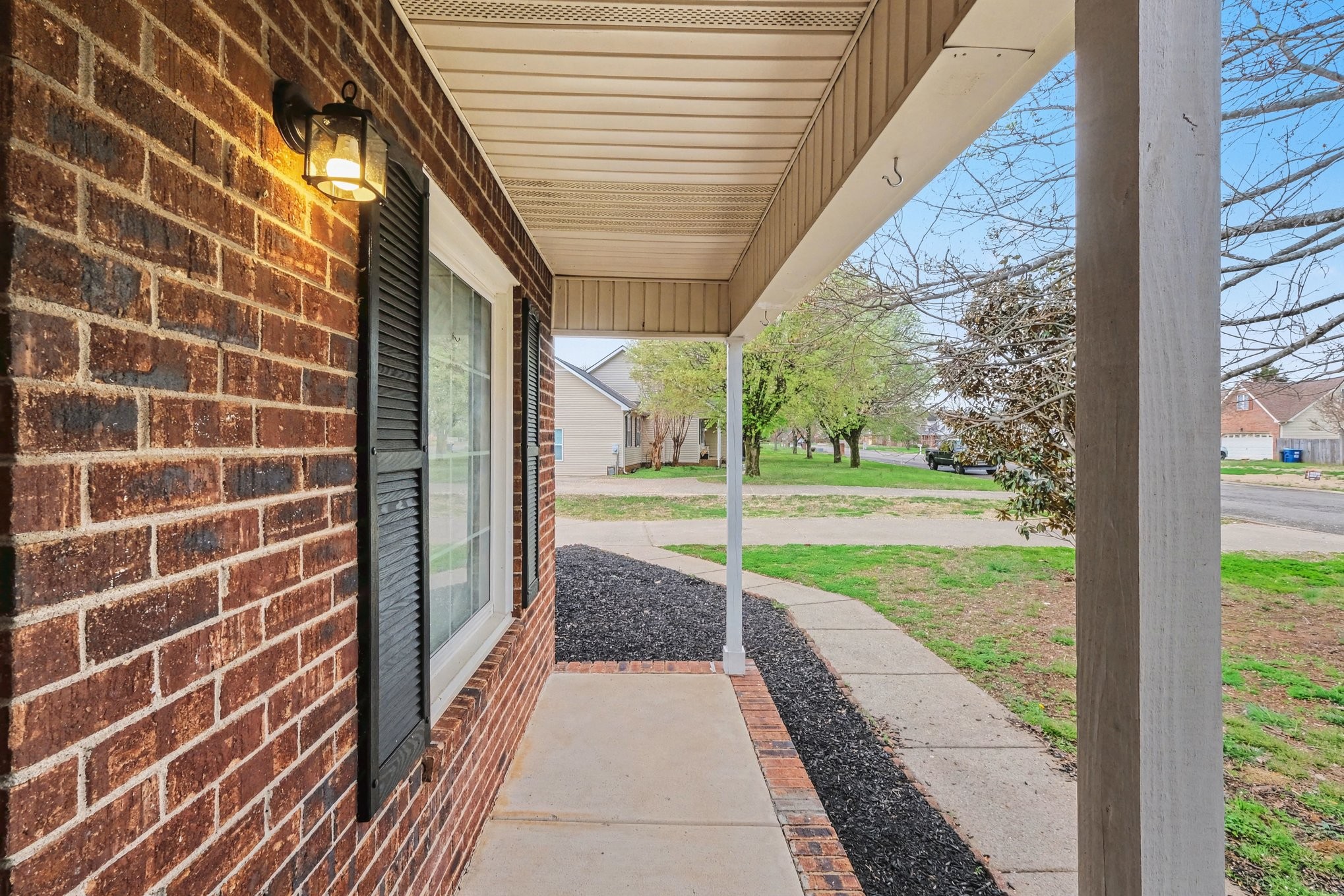 2422 English Hill Dr