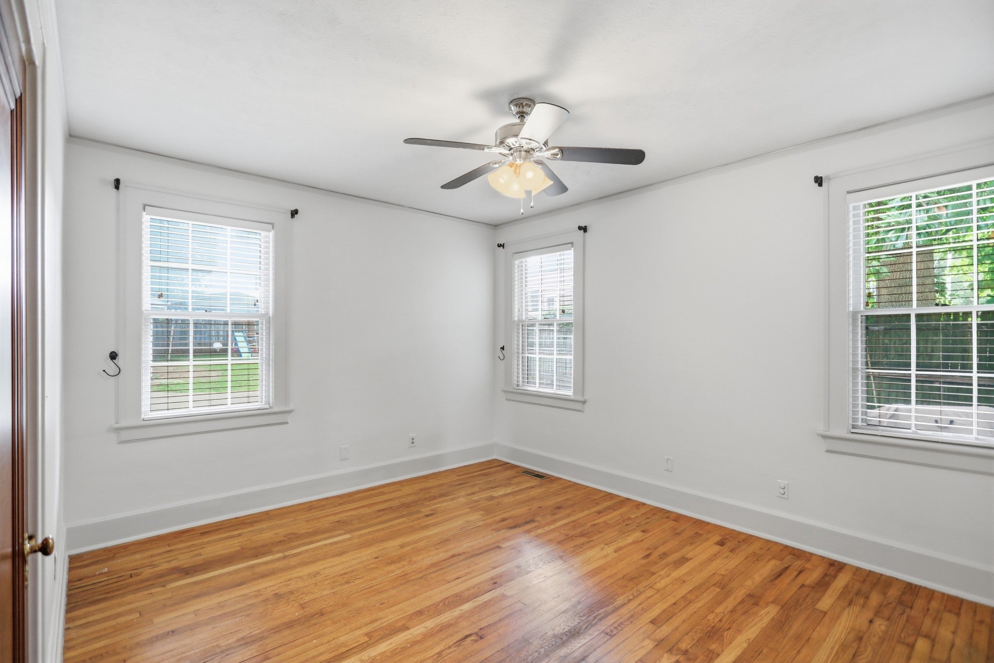 703 5th Ave W - Photo 4