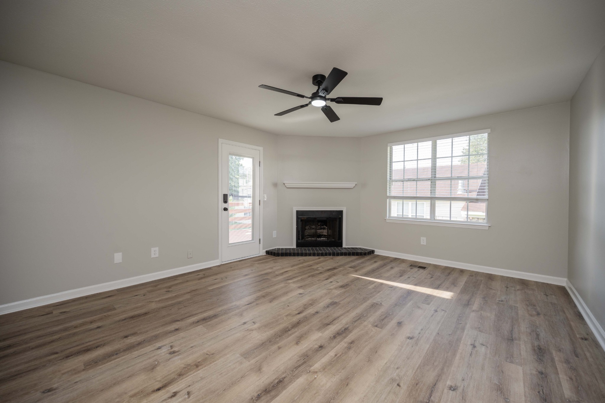 106 Edgehill Ln