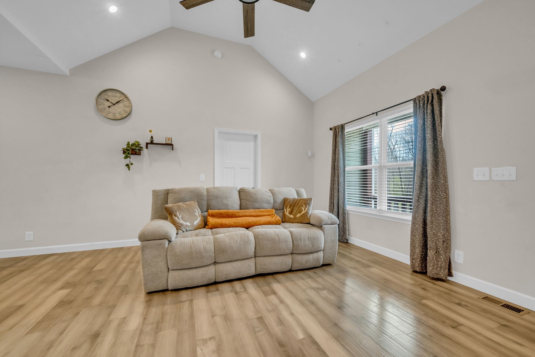 2534 N Hurricane Creek Rd