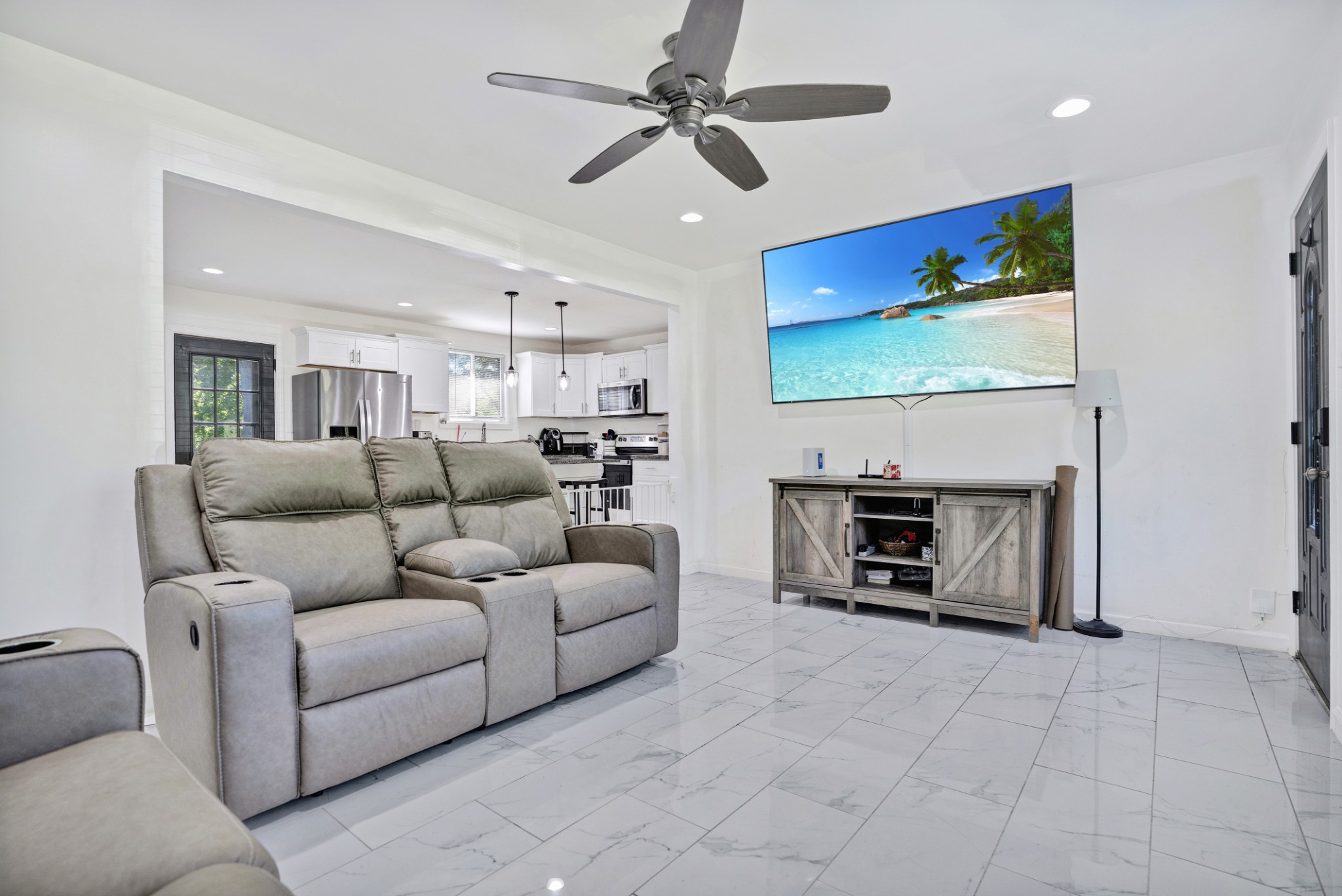 412 Hilltop Dr