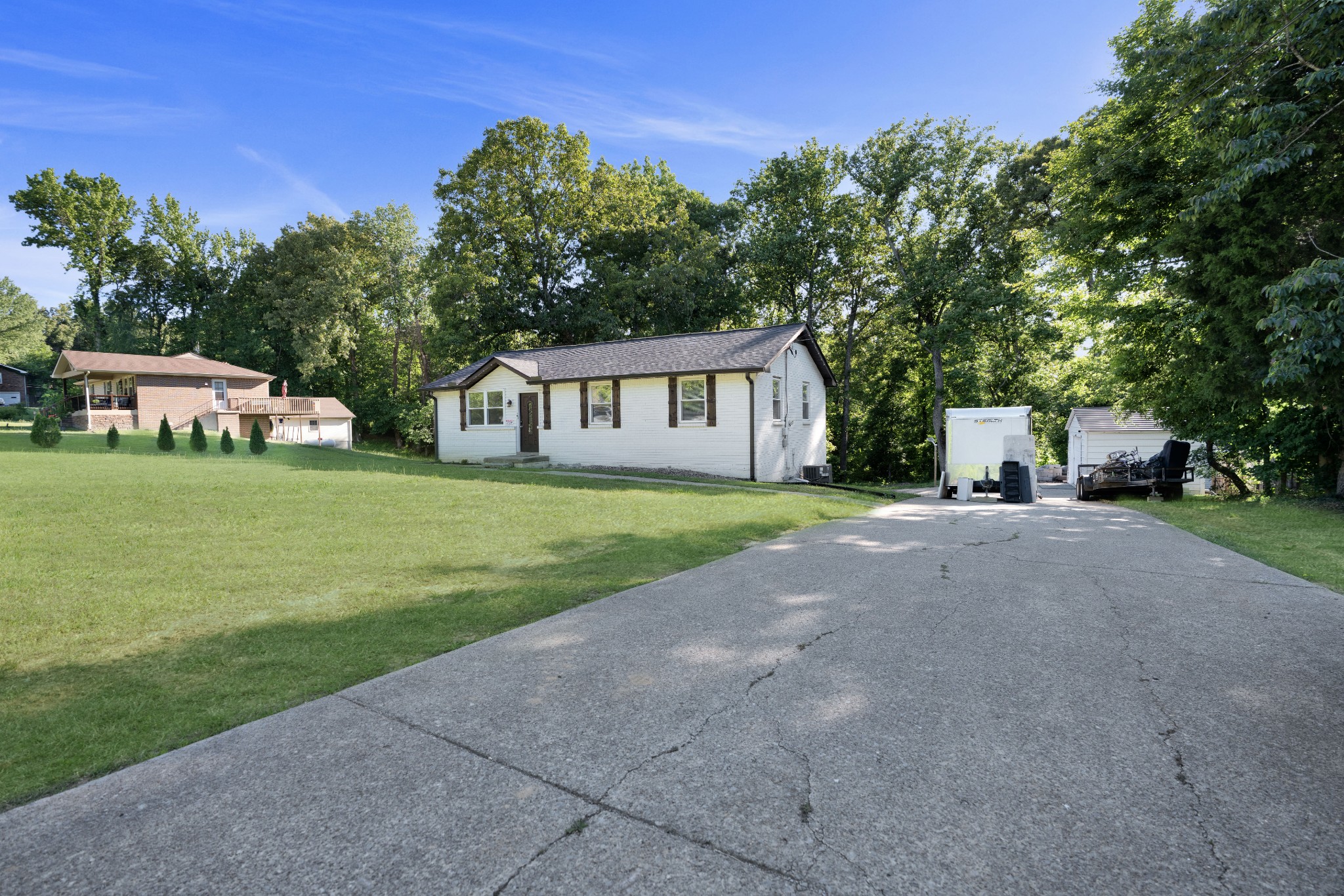 412 Hilltop Dr