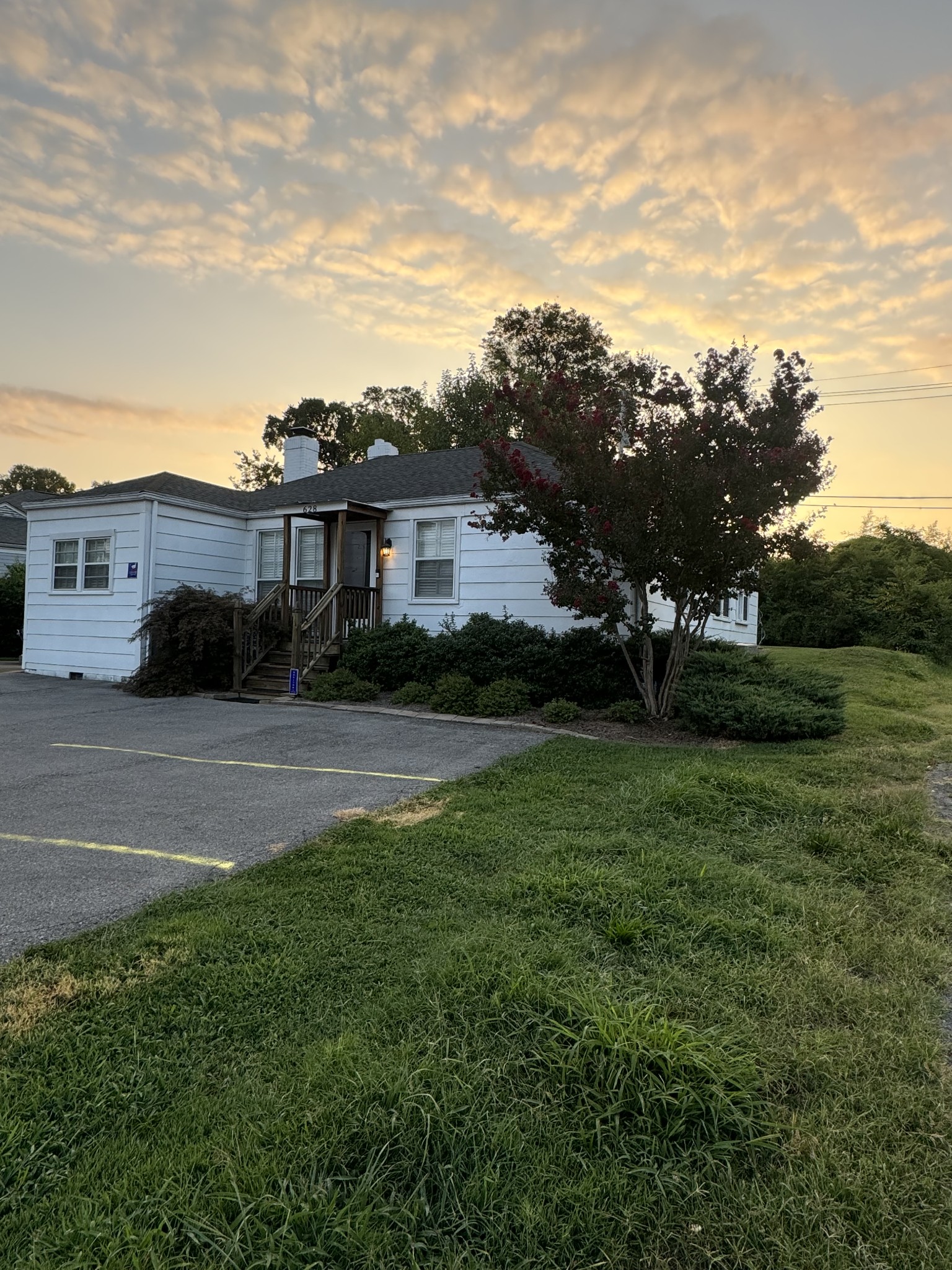 628 W Iris Dr