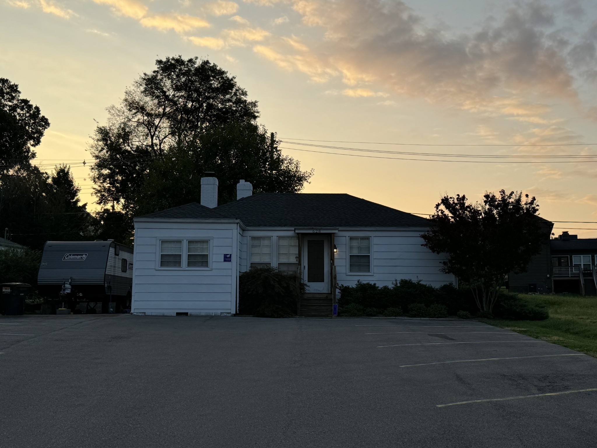 628 W Iris Dr