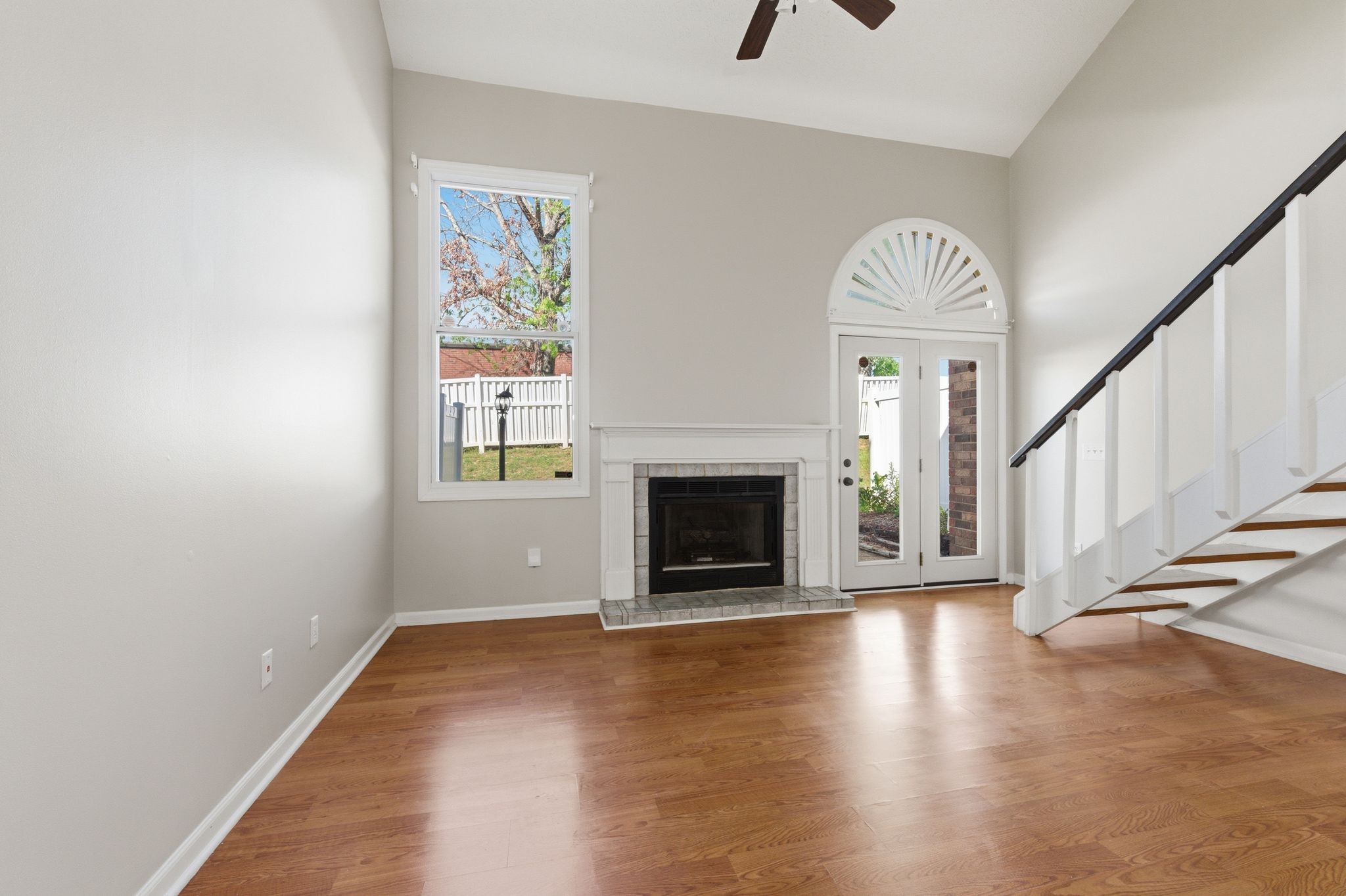 220 Village Cir W 220