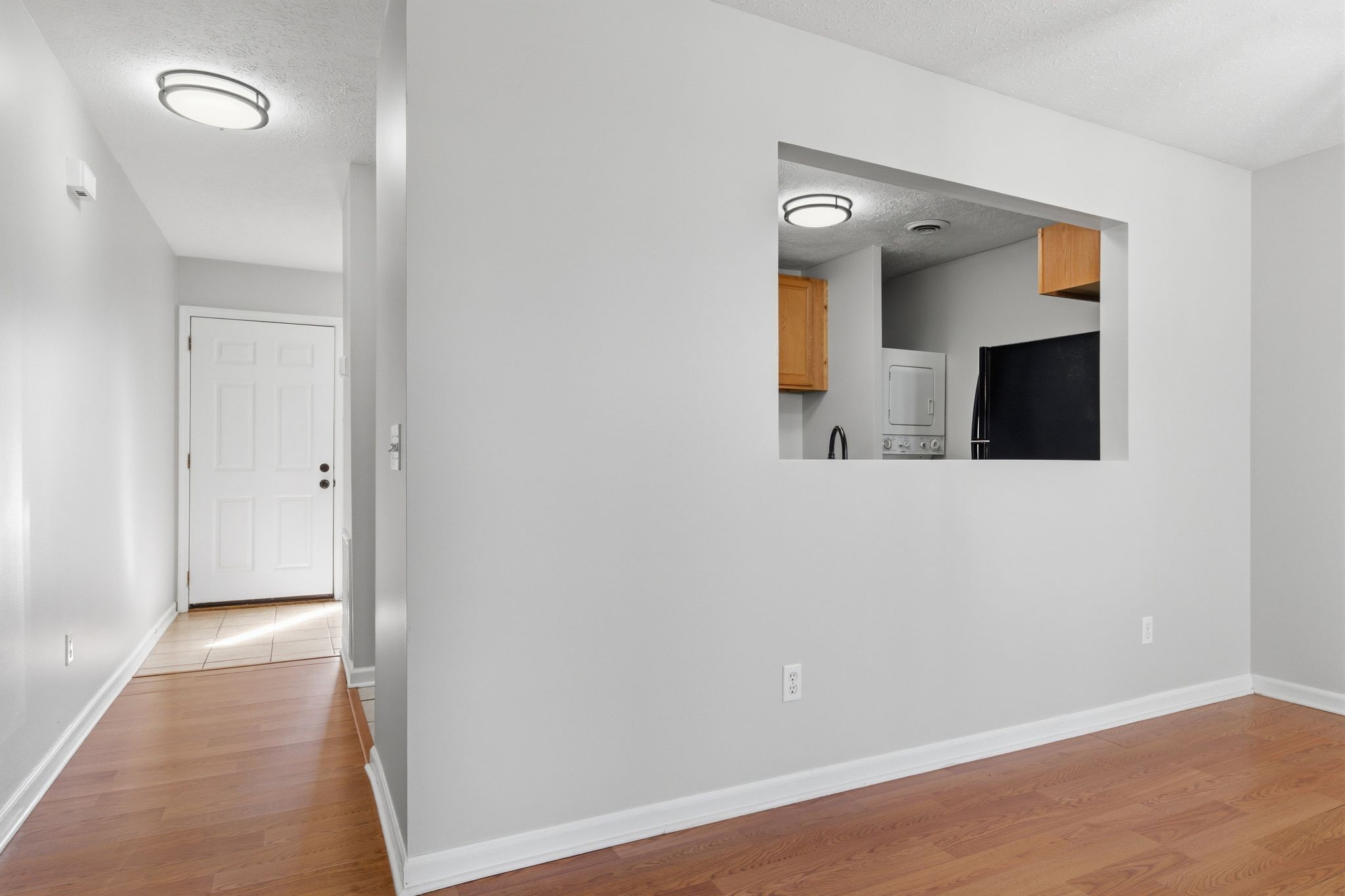220 Village Cir W 220