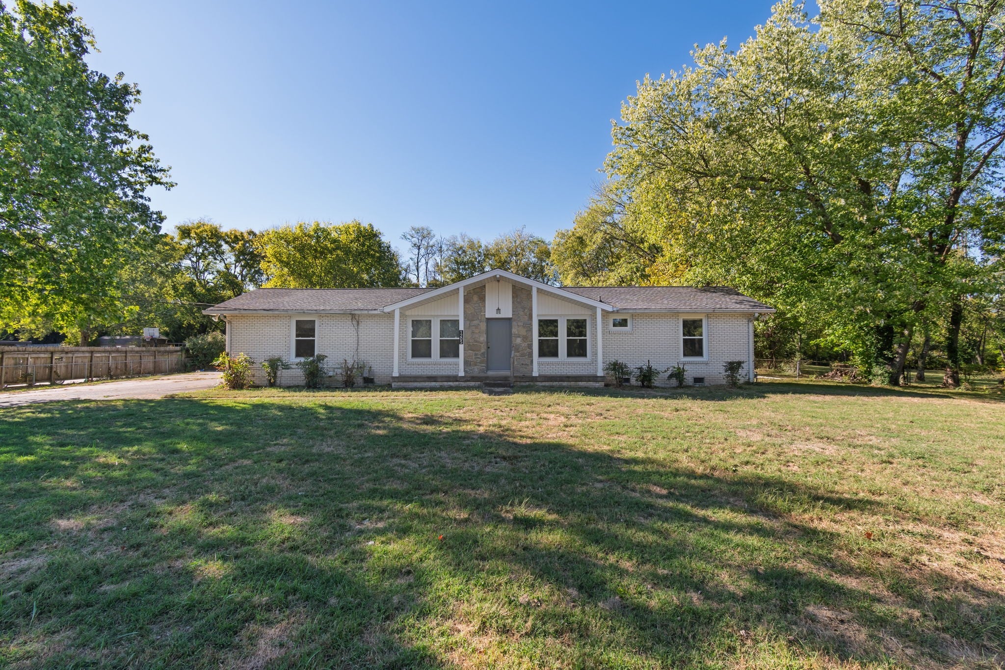 3-bed listing at 1205 Lipscomb Dr, Brentwood