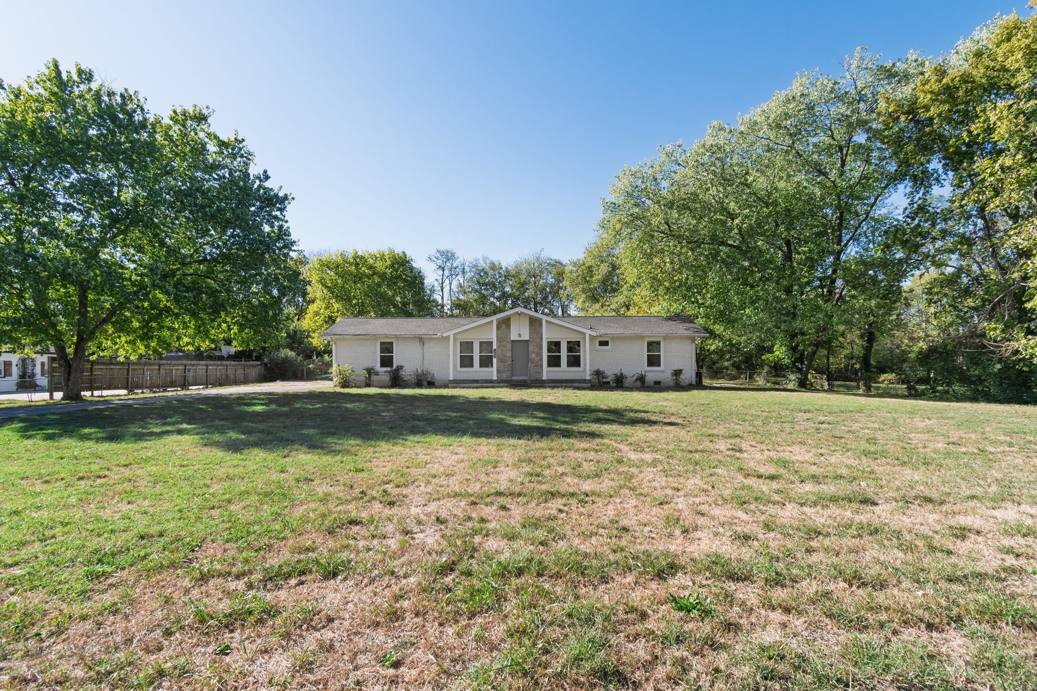 1205 Lipscomb Dr