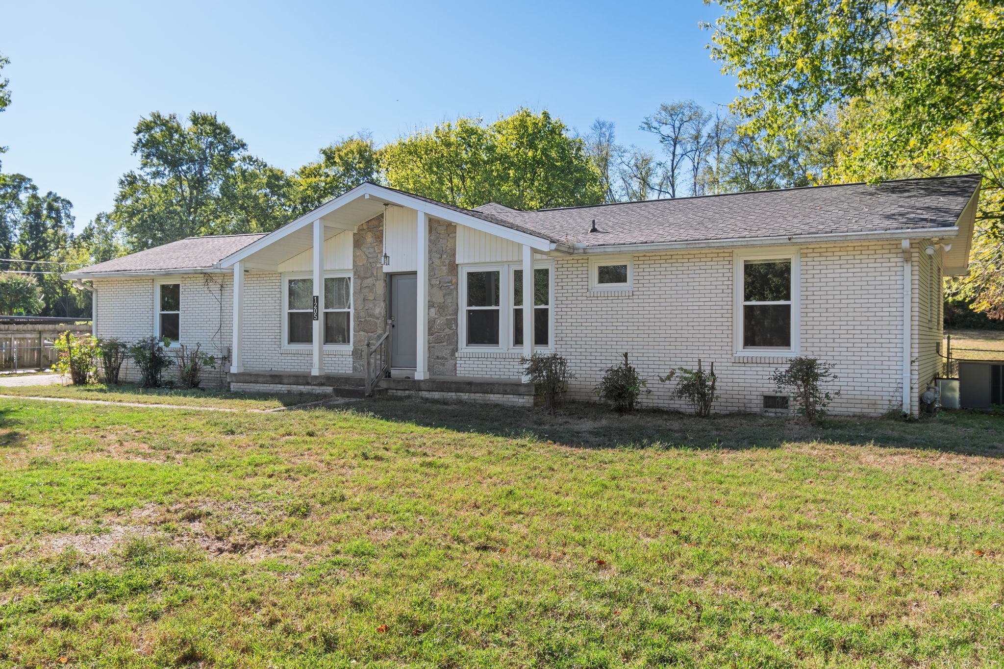 1205 Lipscomb Dr