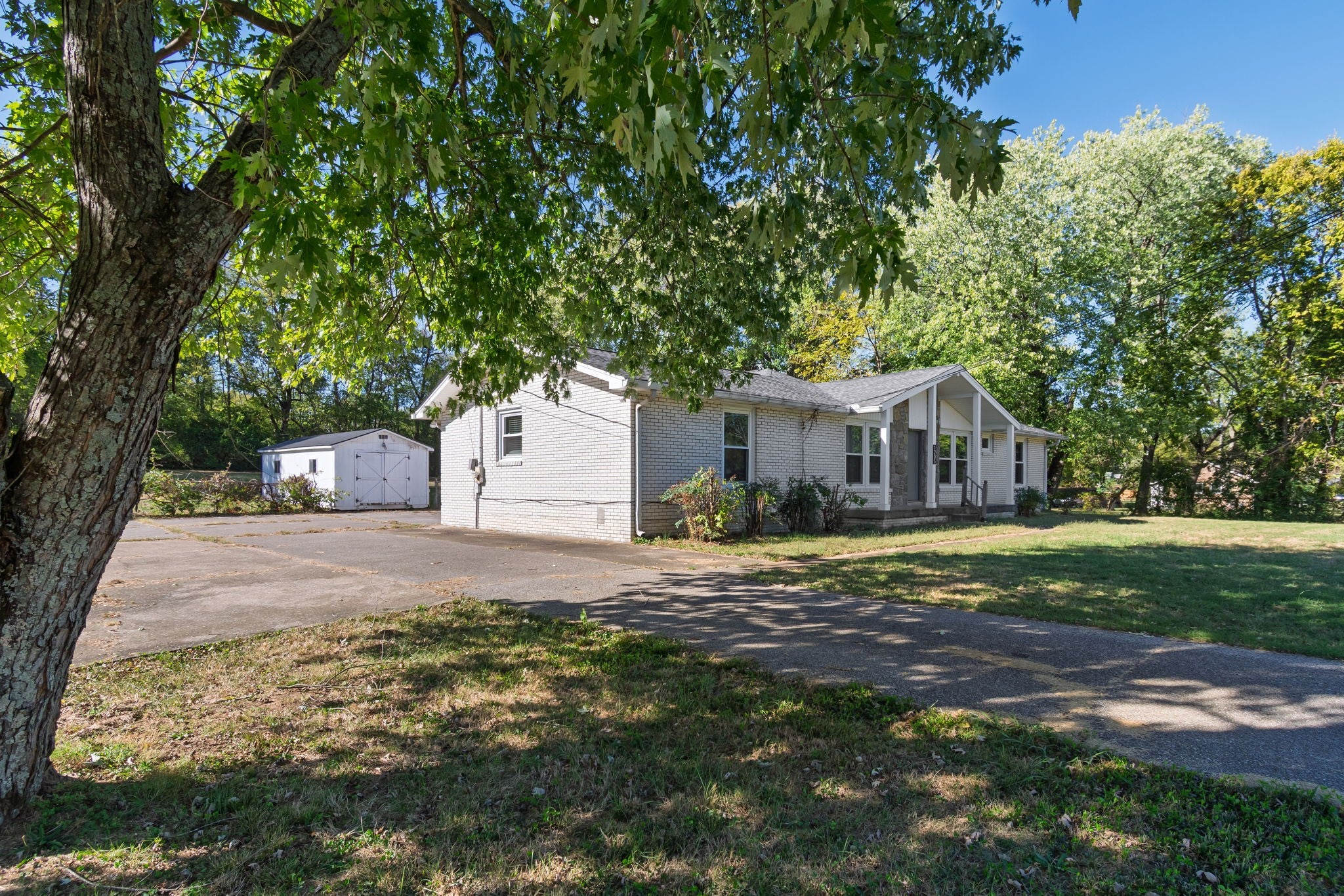 1205 Lipscomb Dr