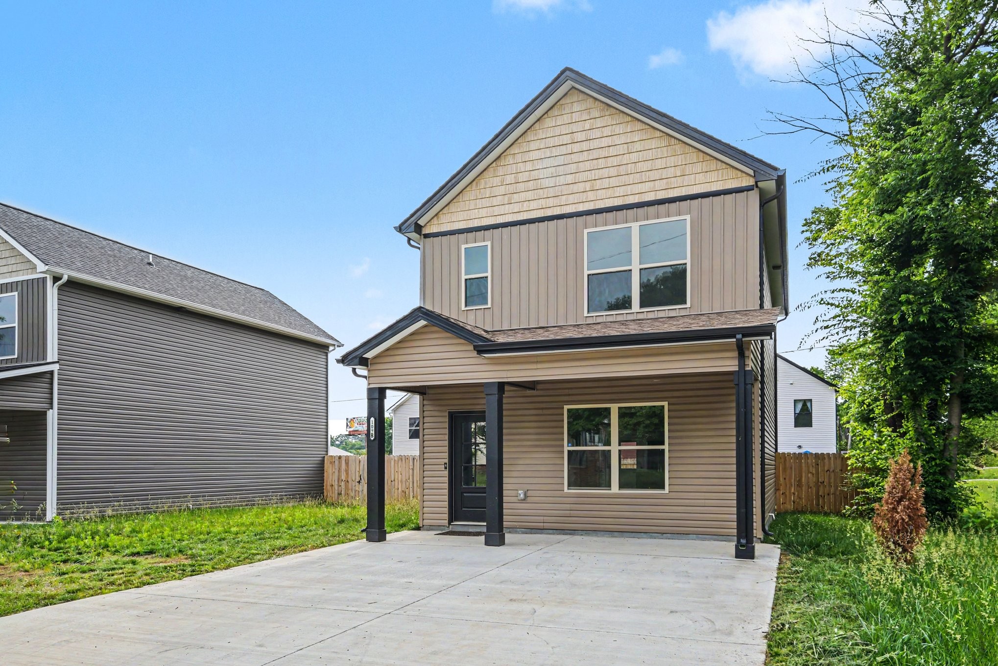 109 B Adkins St
