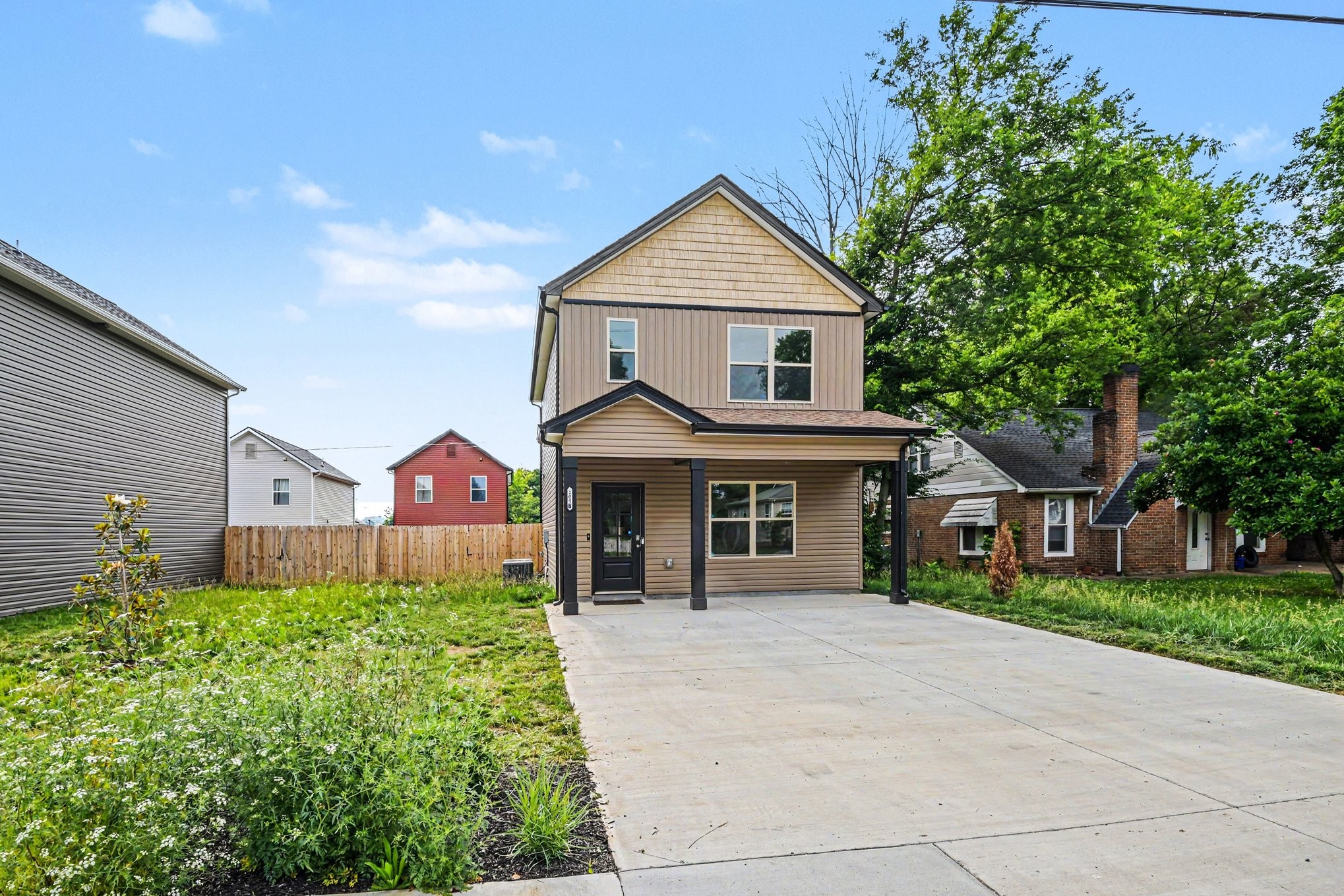 109 B Adkins St